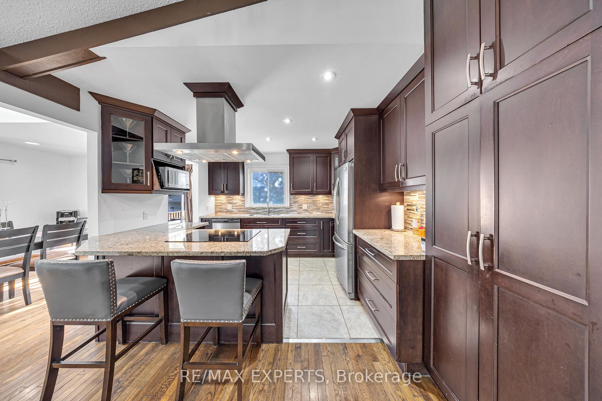 Photo 5 of 945 Nantyr Drive, Innisfil, Alcona — HOMEH