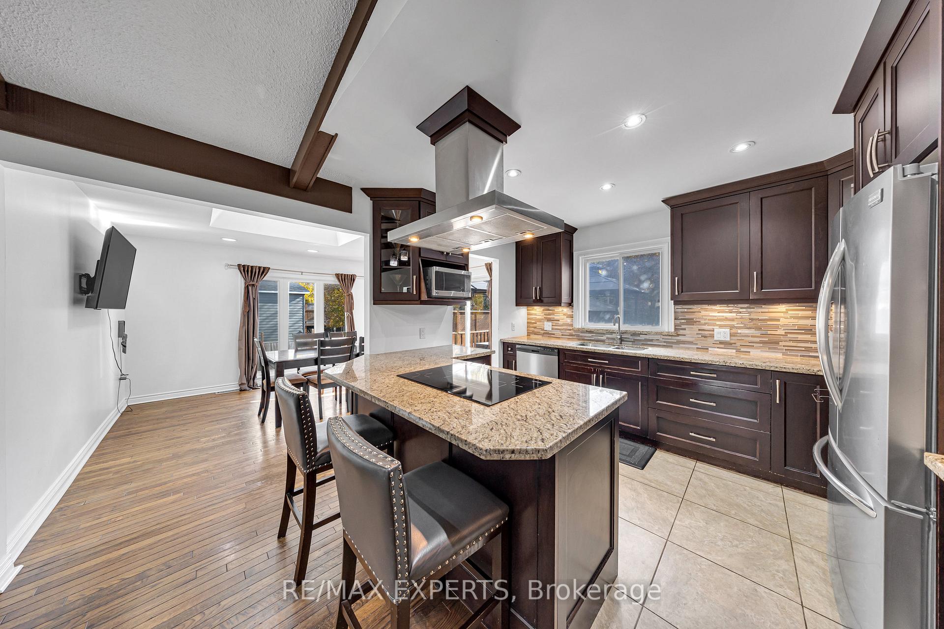 Photo 6 of 945 Nantyr Drive, Innisfil, Alcona — HOMEH