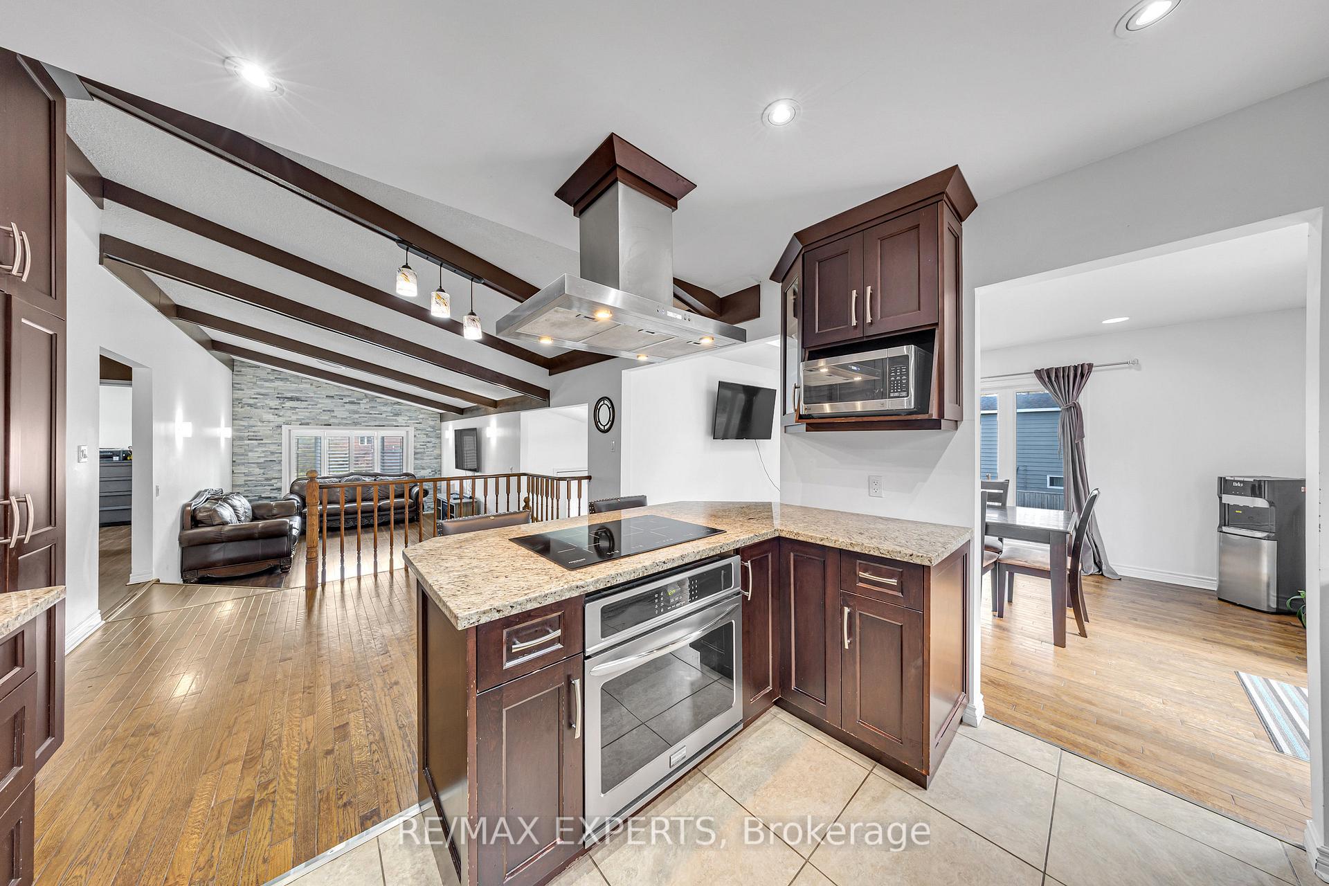Photo 7 of 945 Nantyr Drive, Innisfil, Alcona — HOMEH