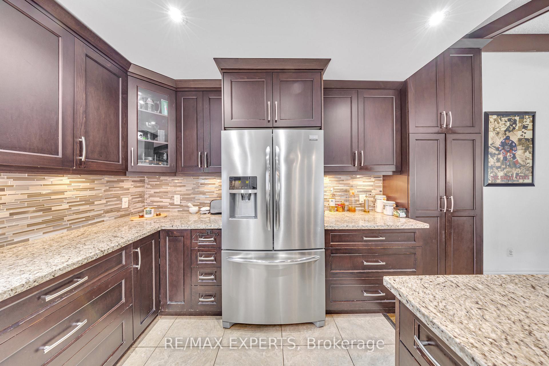 Photo 8 of 945 Nantyr Drive, Innisfil, Alcona — HOMEH