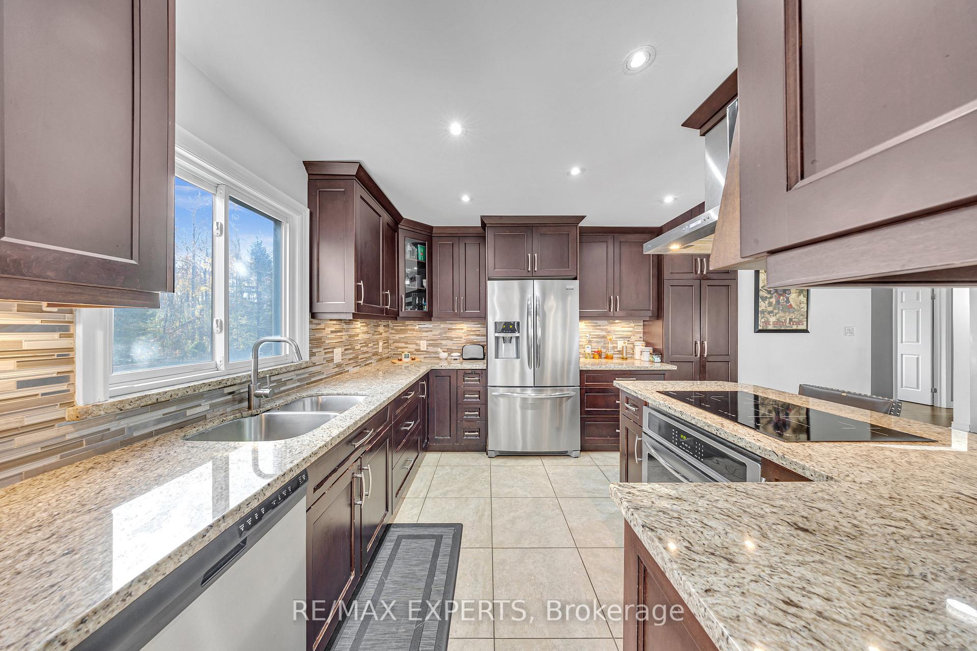 Photo 9 of 945 Nantyr Drive, Innisfil, Alcona — HOMEH