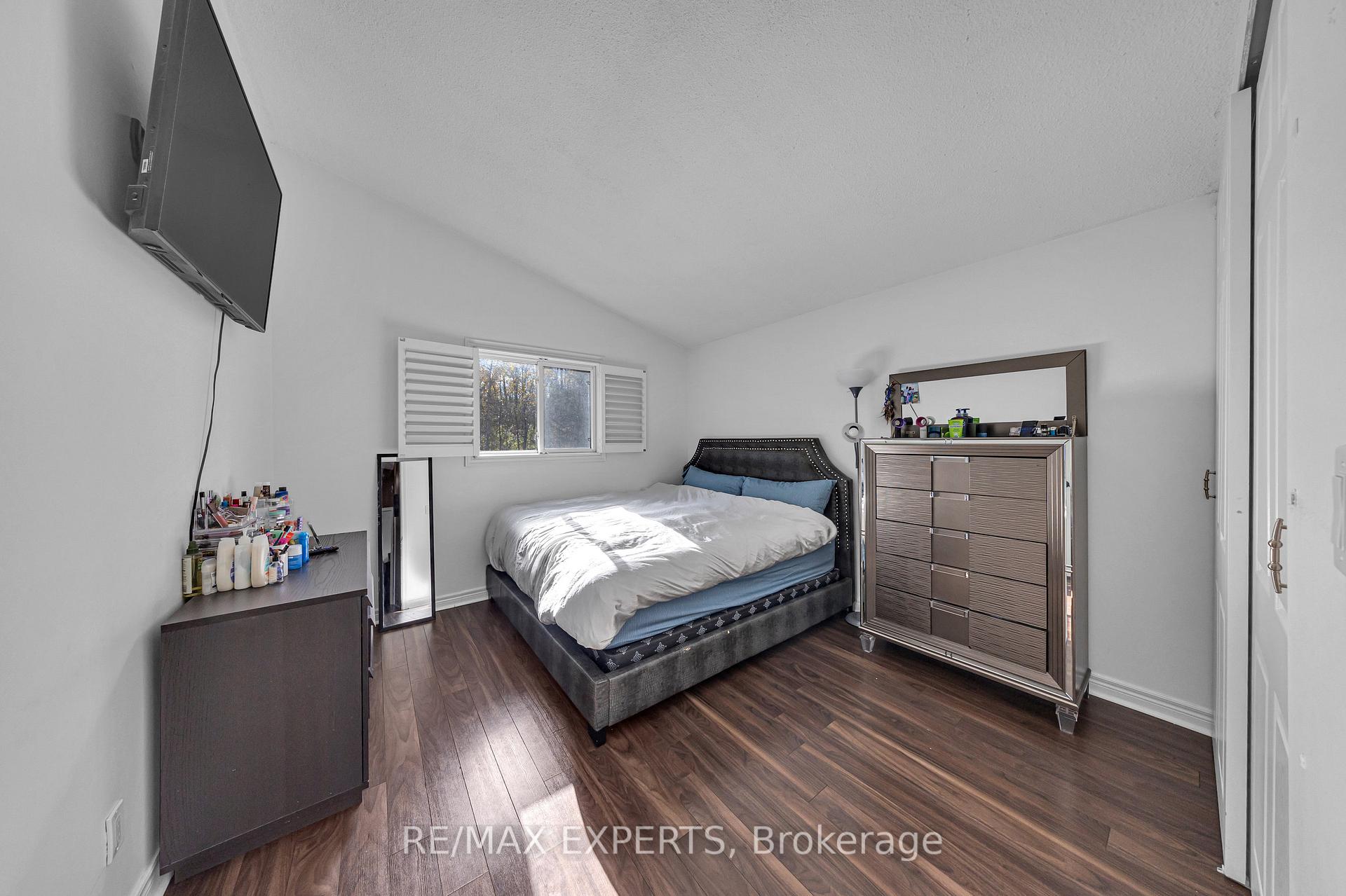 Photo 14 of 945 Nantyr Drive, Innisfil, Alcona — HOMEH