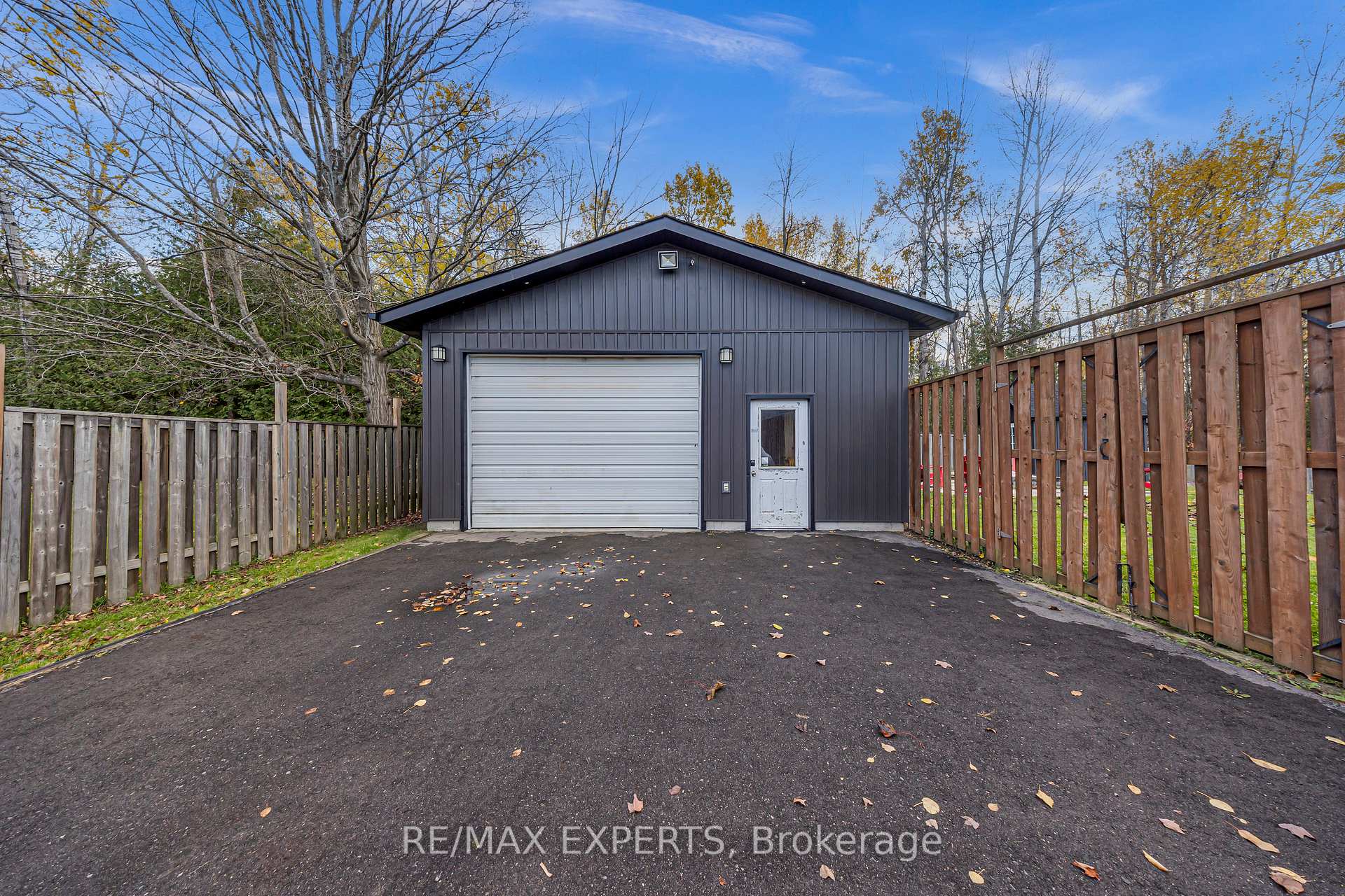 Photo 26 of 945 Nantyr Drive, Innisfil, Alcona — HOMEH