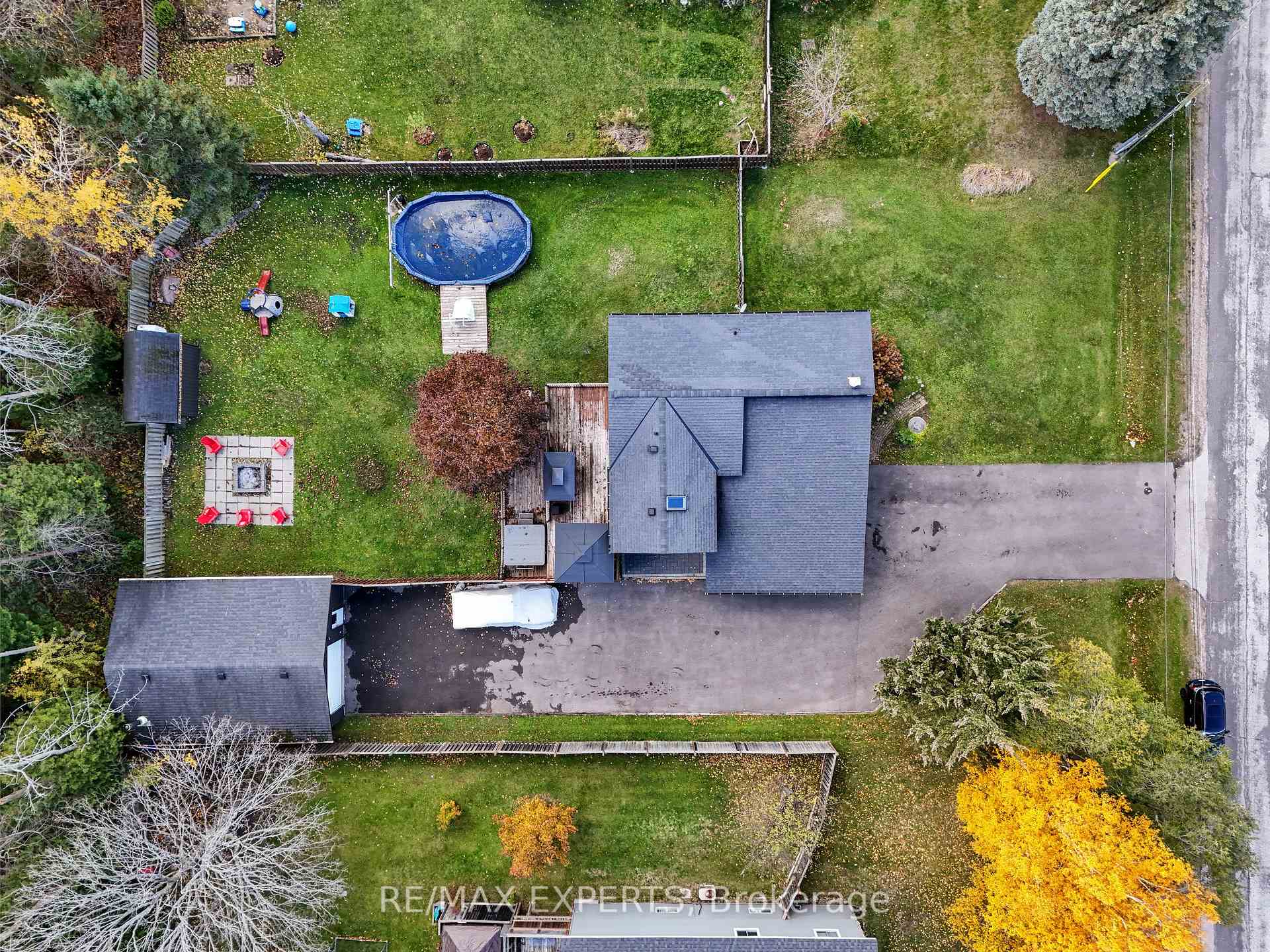 Photo 35 of 945 Nantyr Drive, Innisfil, Alcona — HOMEH