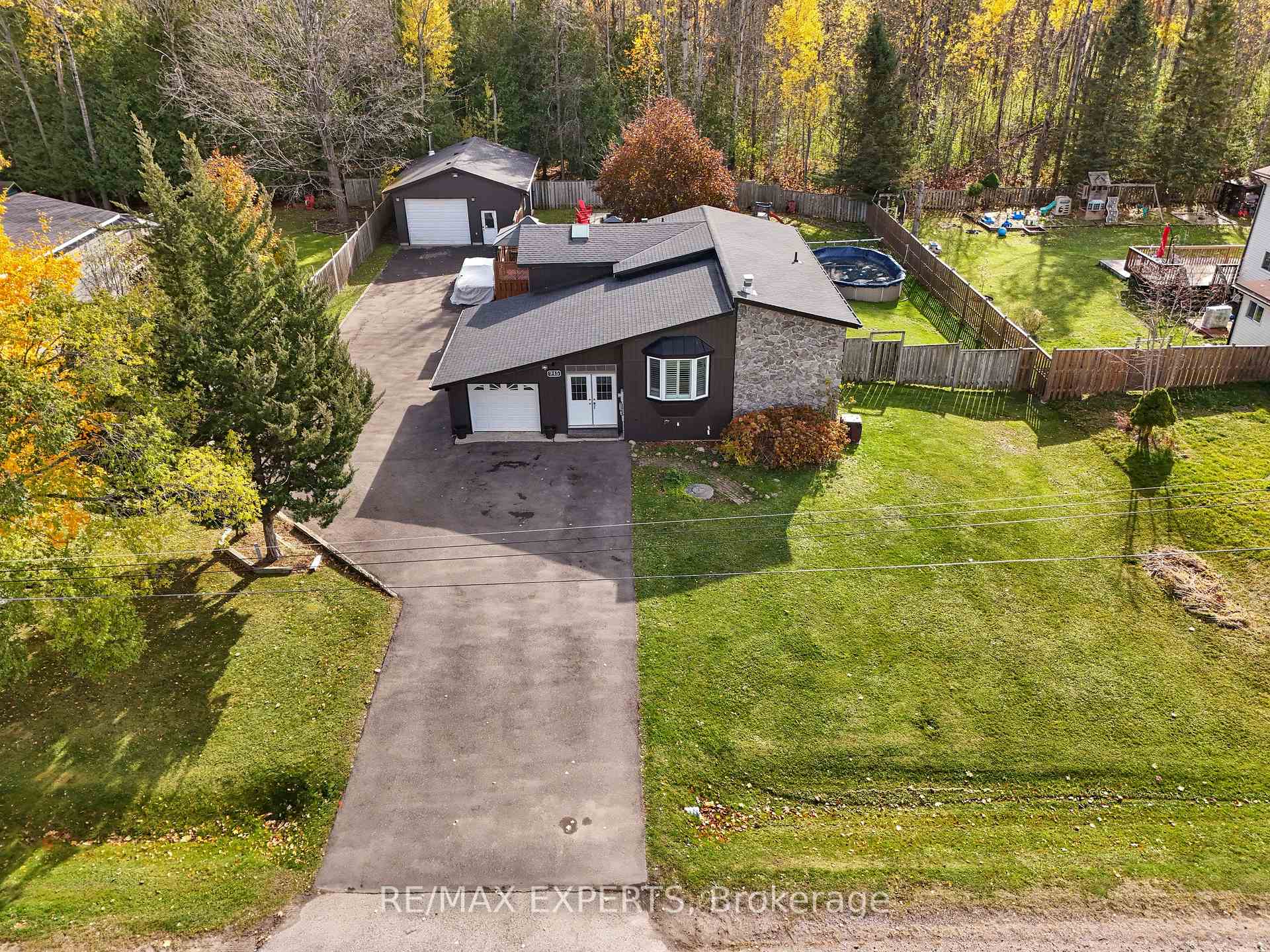 Photo 37 of 945 Nantyr Drive, Innisfil, Alcona — HOMEH