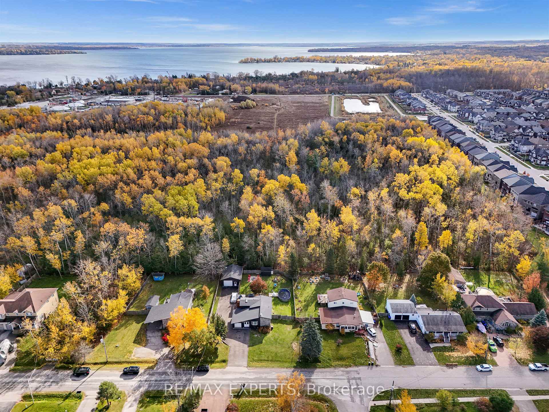 Photo 39 of 945 Nantyr Drive, Innisfil, Alcona — HOMEH