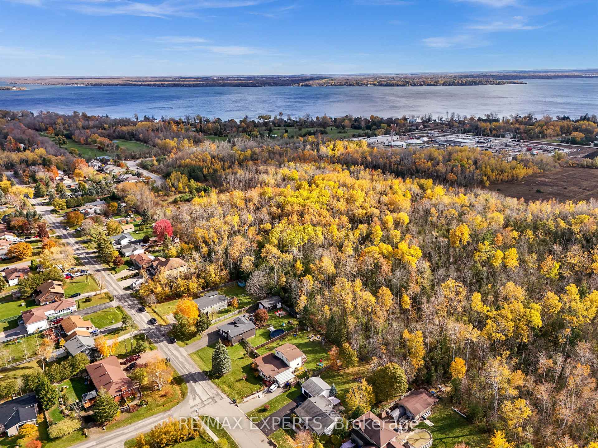Photo 40 of 945 Nantyr Drive, Innisfil, Alcona — HOMEH