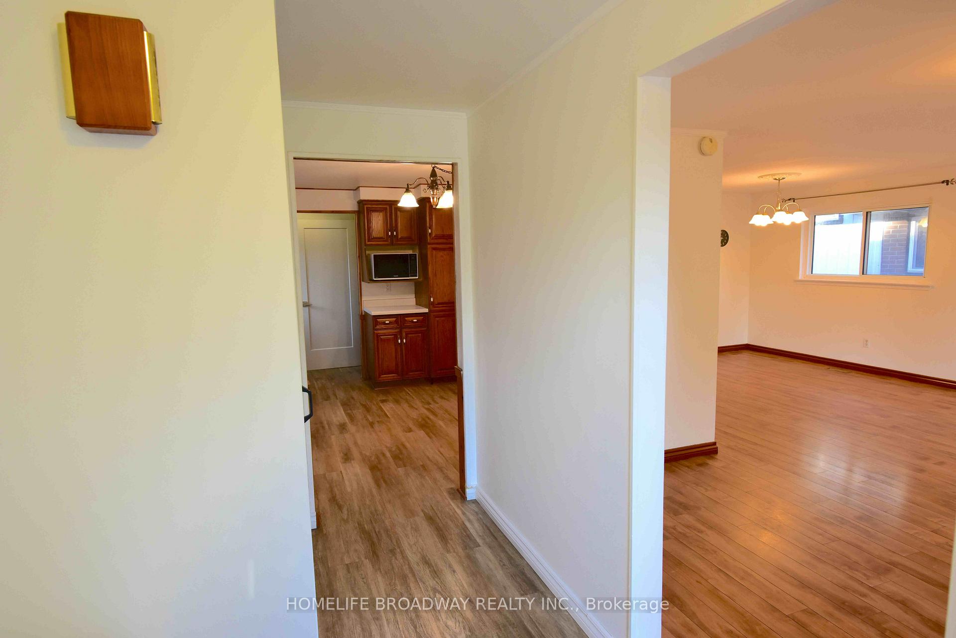 Photo 2 of 126 Hazelglen Drive, Kitchener — HOMEH