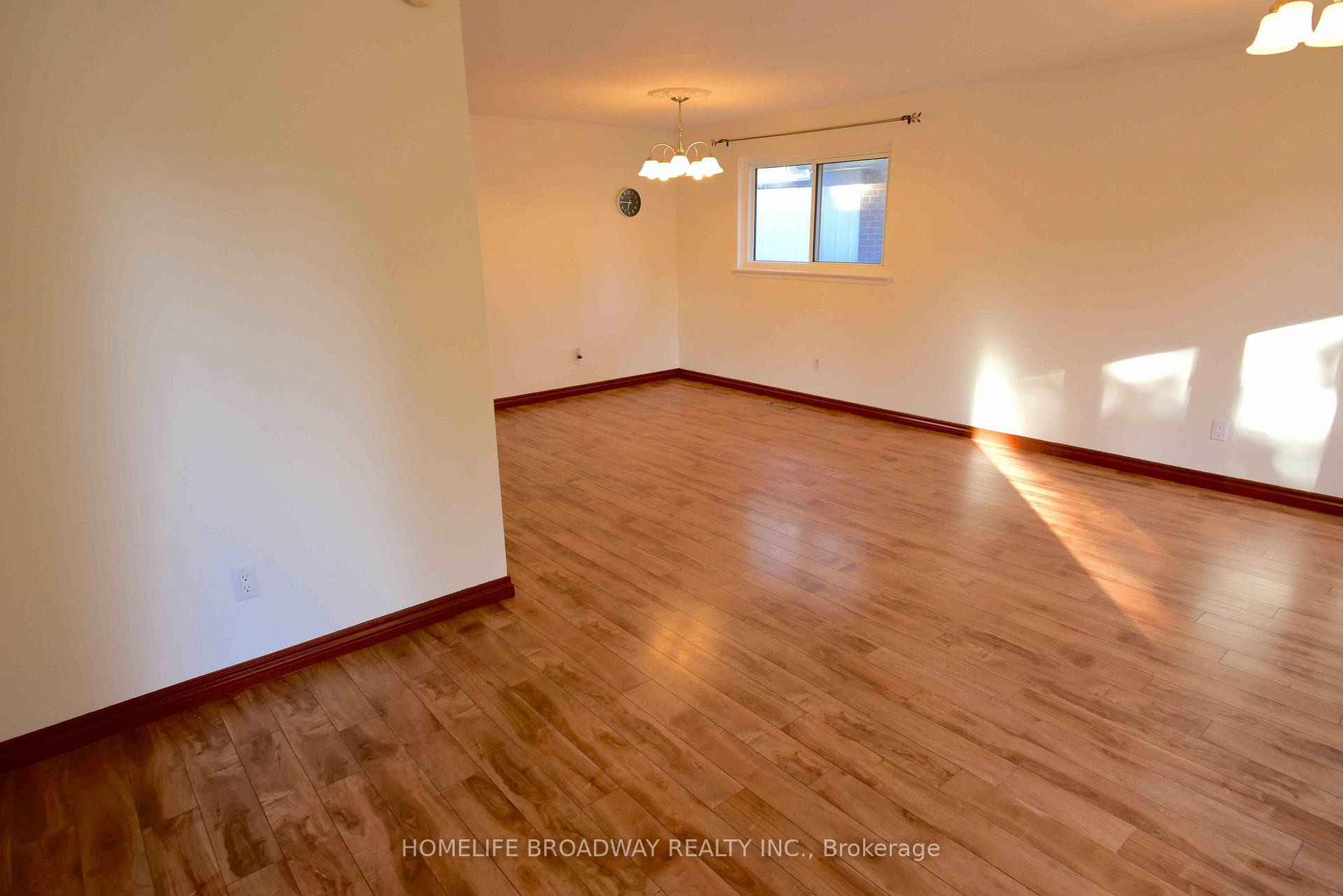Photo 4 of 126 Hazelglen Drive, Kitchener — HOMEH
