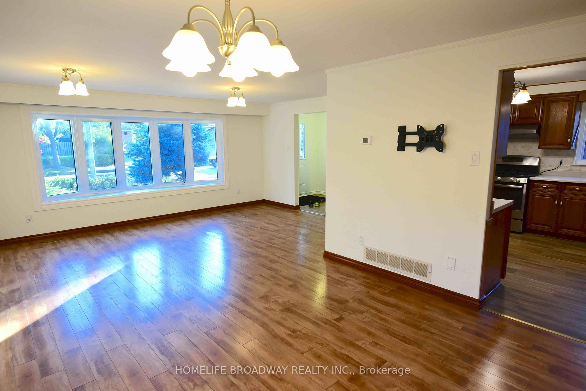 Photo 6 of 126 Hazelglen Drive, Kitchener — HOMEH