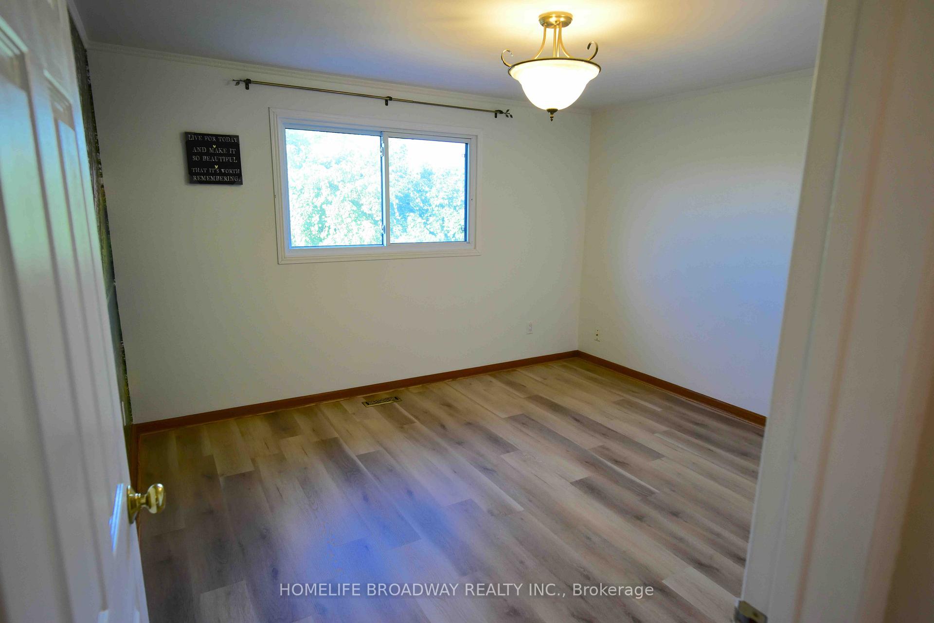 Photo 10 of 126 Hazelglen Drive, Kitchener — HOMEH