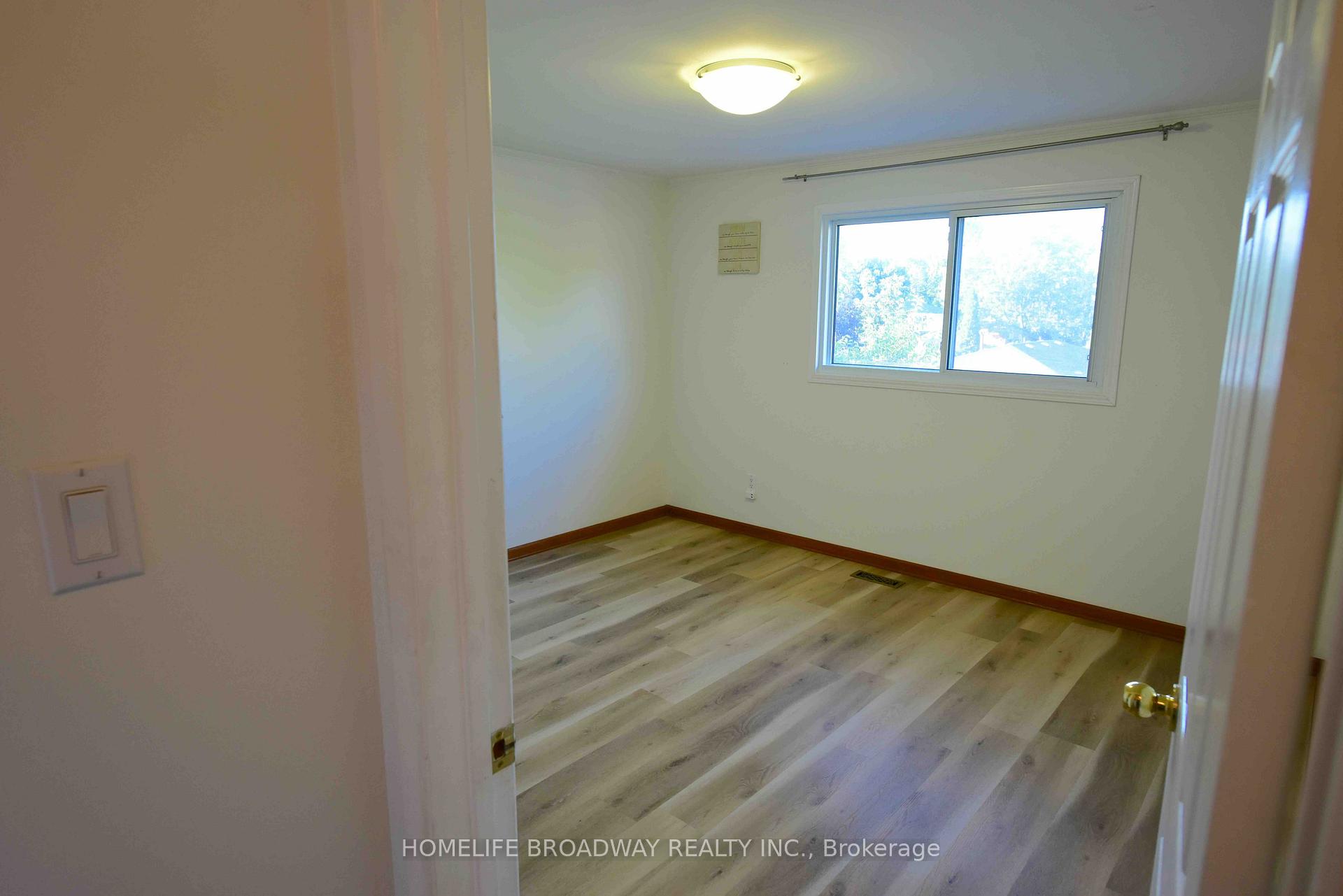 Photo 13 of 126 Hazelglen Drive, Kitchener — HOMEH