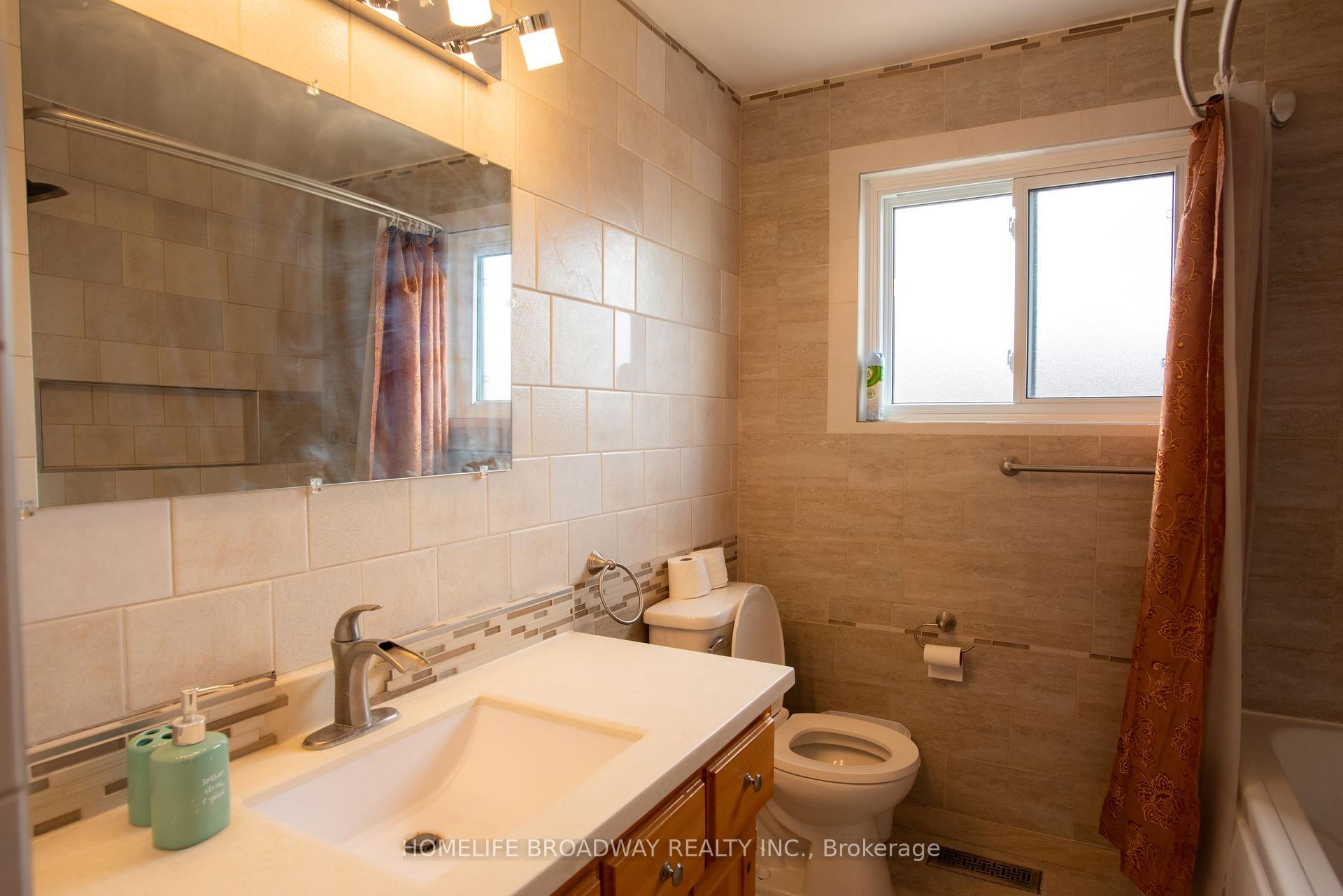Photo 17 of 126 Hazelglen Drive, Kitchener — HOMEH