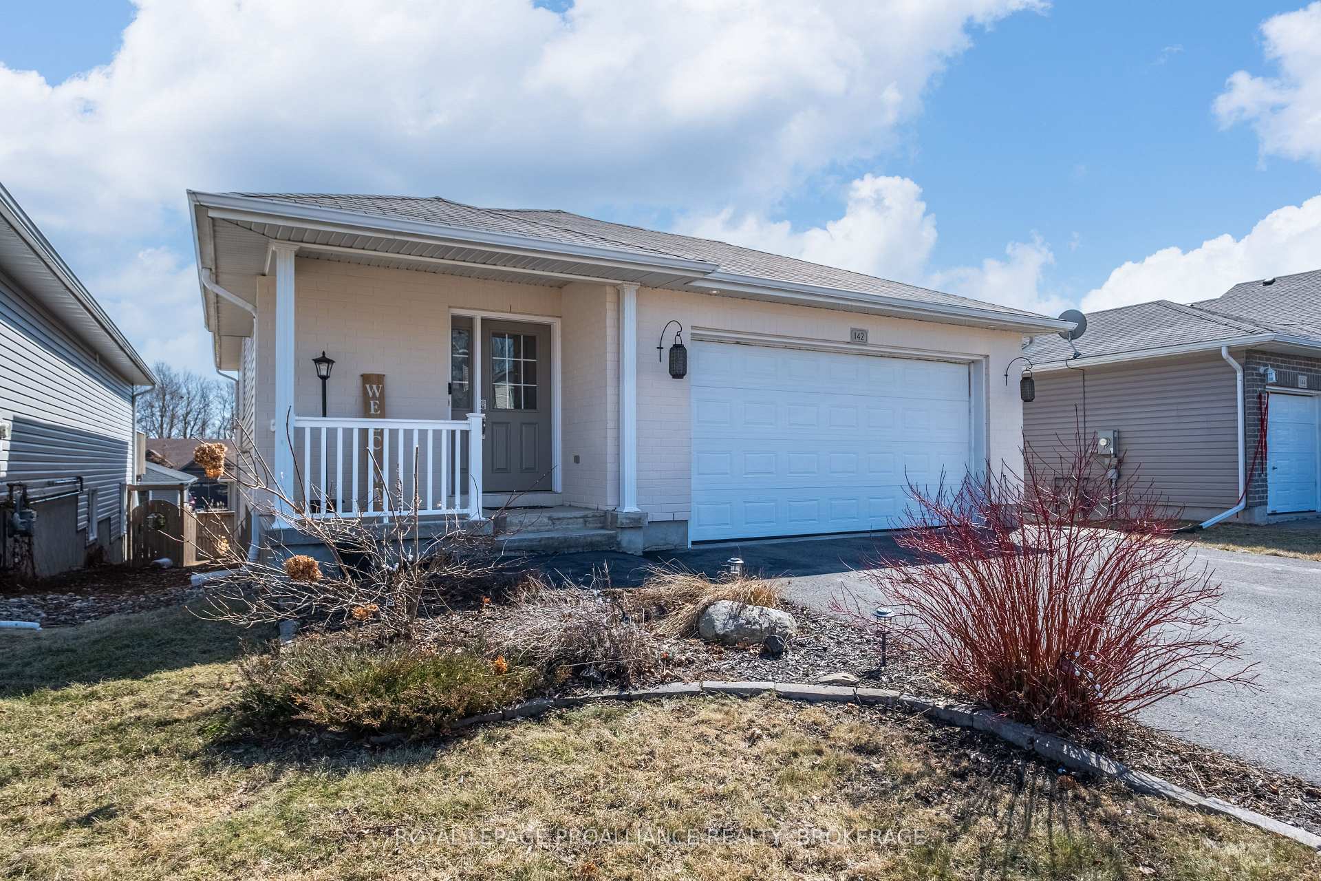 Photo 1 of 142 Islandview Drive, Loyalist, Amherstview — HOMEH