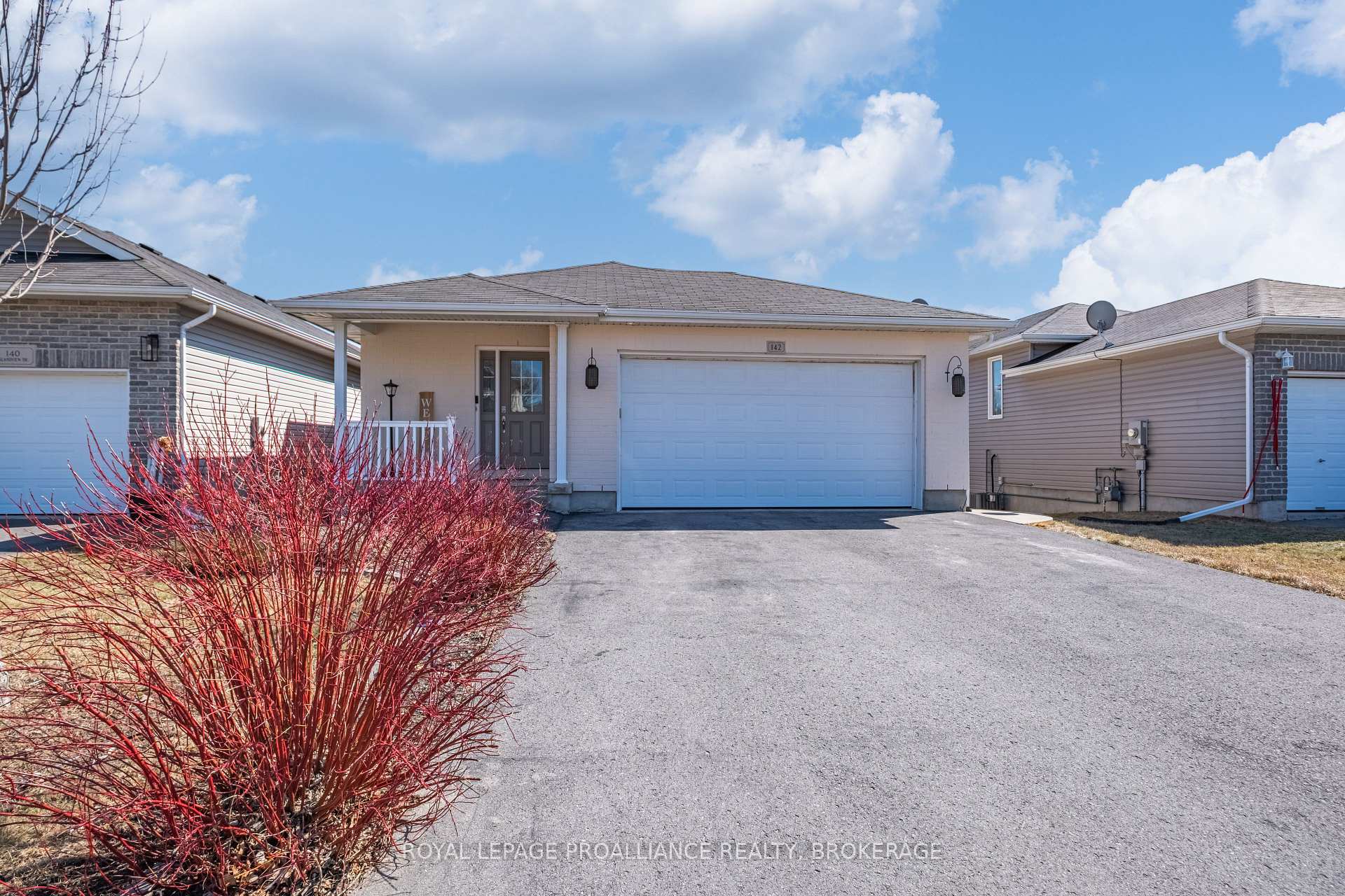 Photo 2 of 142 Islandview Drive, Loyalist, Amherstview — HOMEH