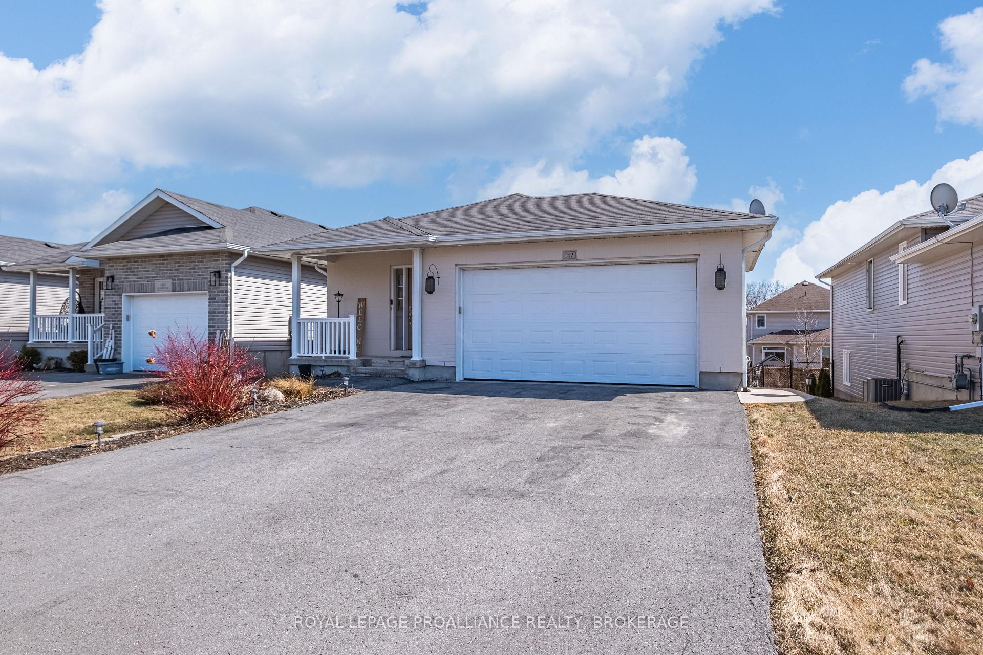 Photo 3 of 142 Islandview Drive, Loyalist, Amherstview — HOMEH