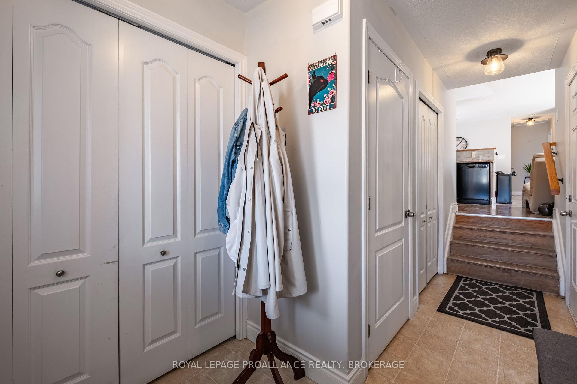 Photo 4 of 142 Islandview Drive, Loyalist, Amherstview — HOMEH