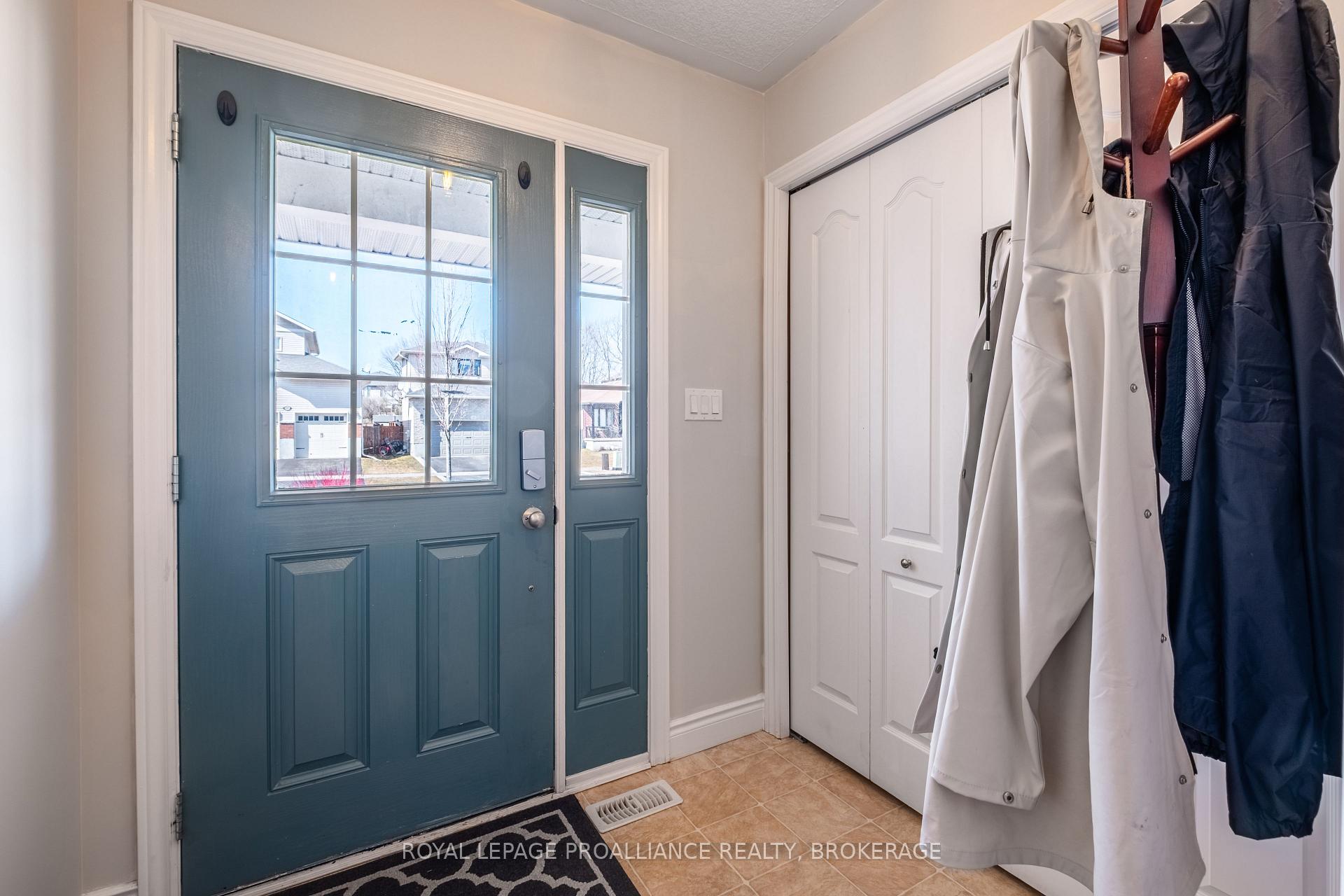 Photo 5 of 142 Islandview Drive, Loyalist, Amherstview — HOMEH