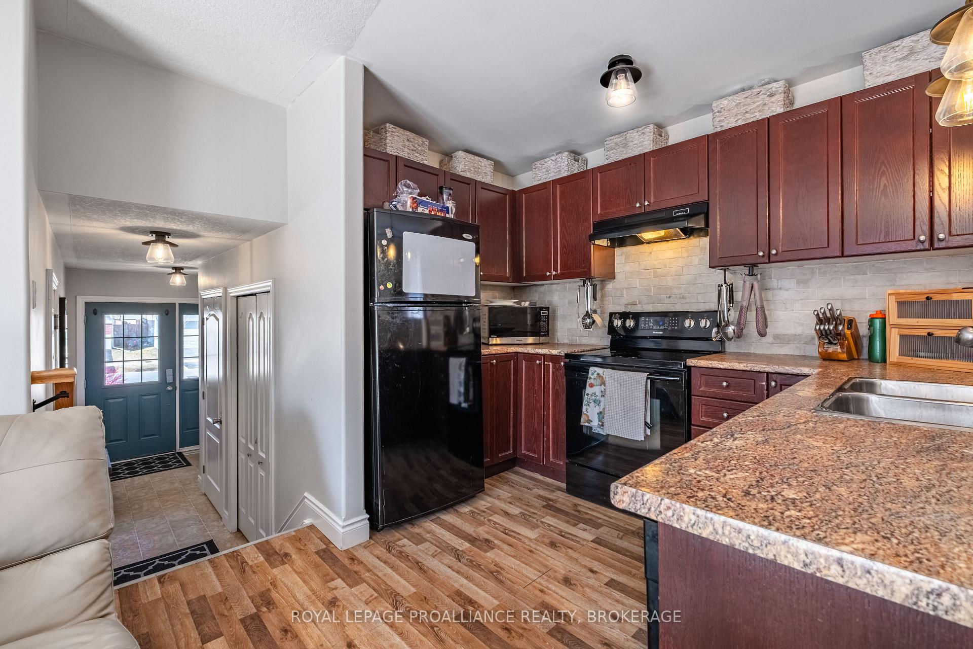 Photo 7 of 142 Islandview Drive, Loyalist, Amherstview — HOMEH