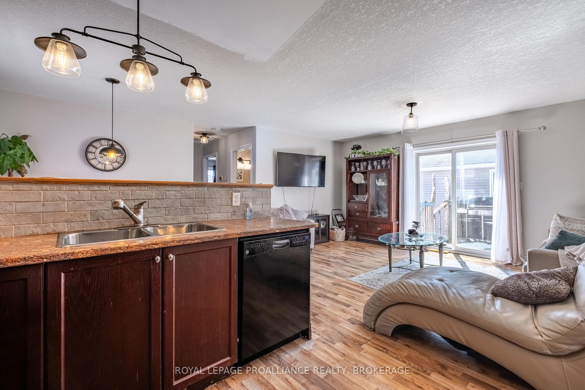 Photo 8 of 142 Islandview Drive, Loyalist, Amherstview — HOMEH