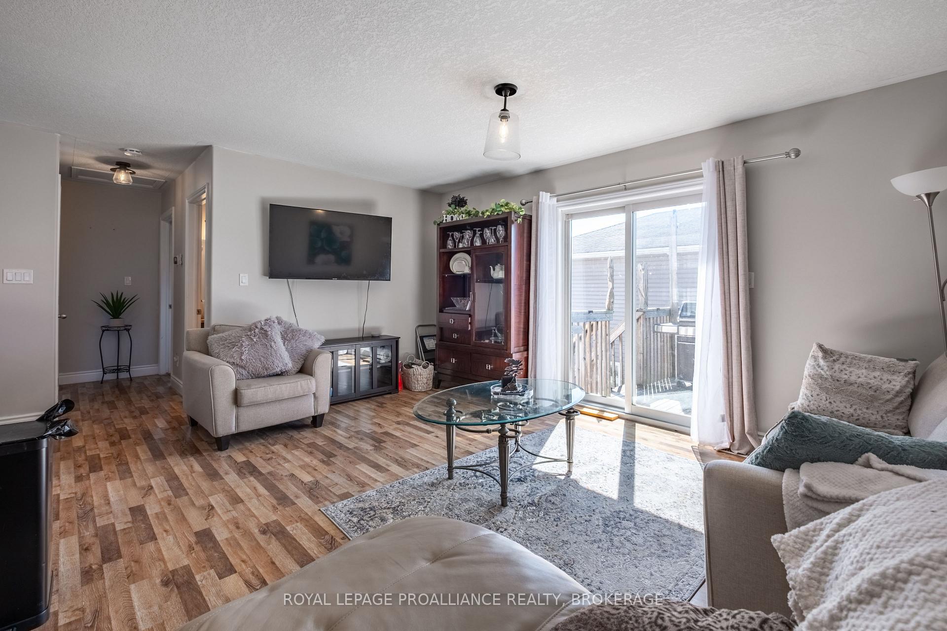 Photo 9 of 142 Islandview Drive, Loyalist, Amherstview — HOMEH