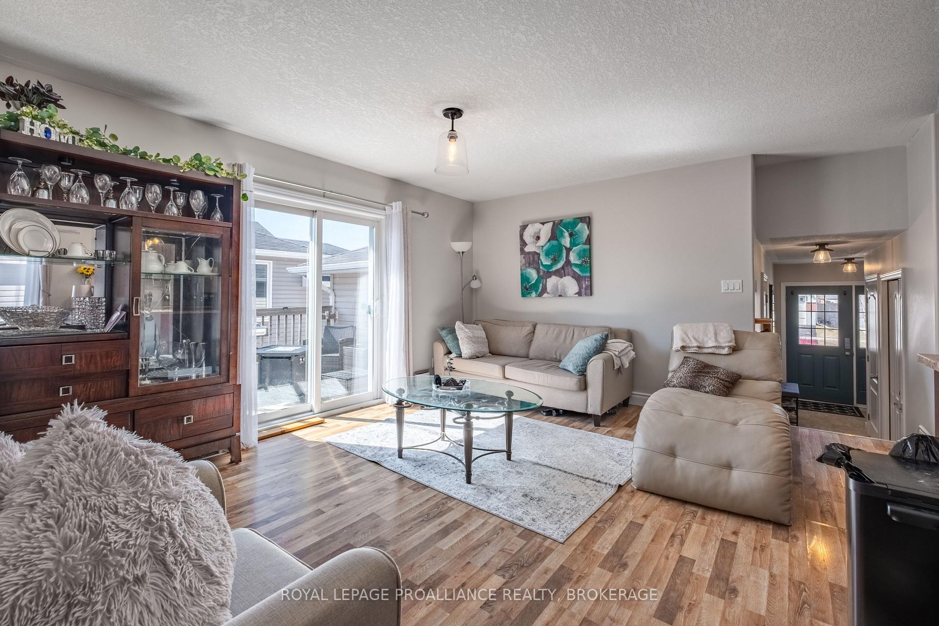 Photo 10 of 142 Islandview Drive, Loyalist, Amherstview — HOMEH