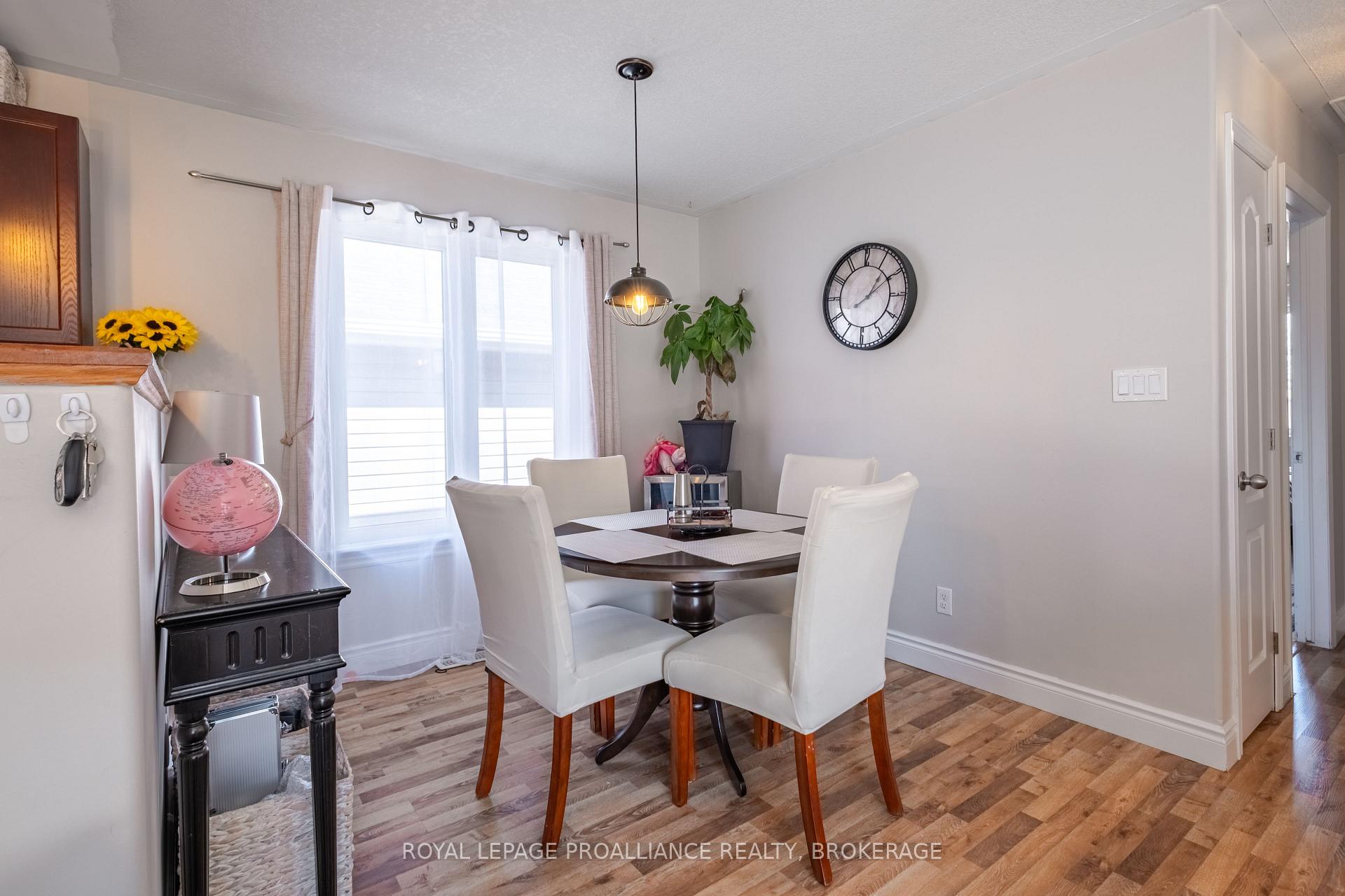 Photo 11 of 142 Islandview Drive, Loyalist, Amherstview — HOMEH