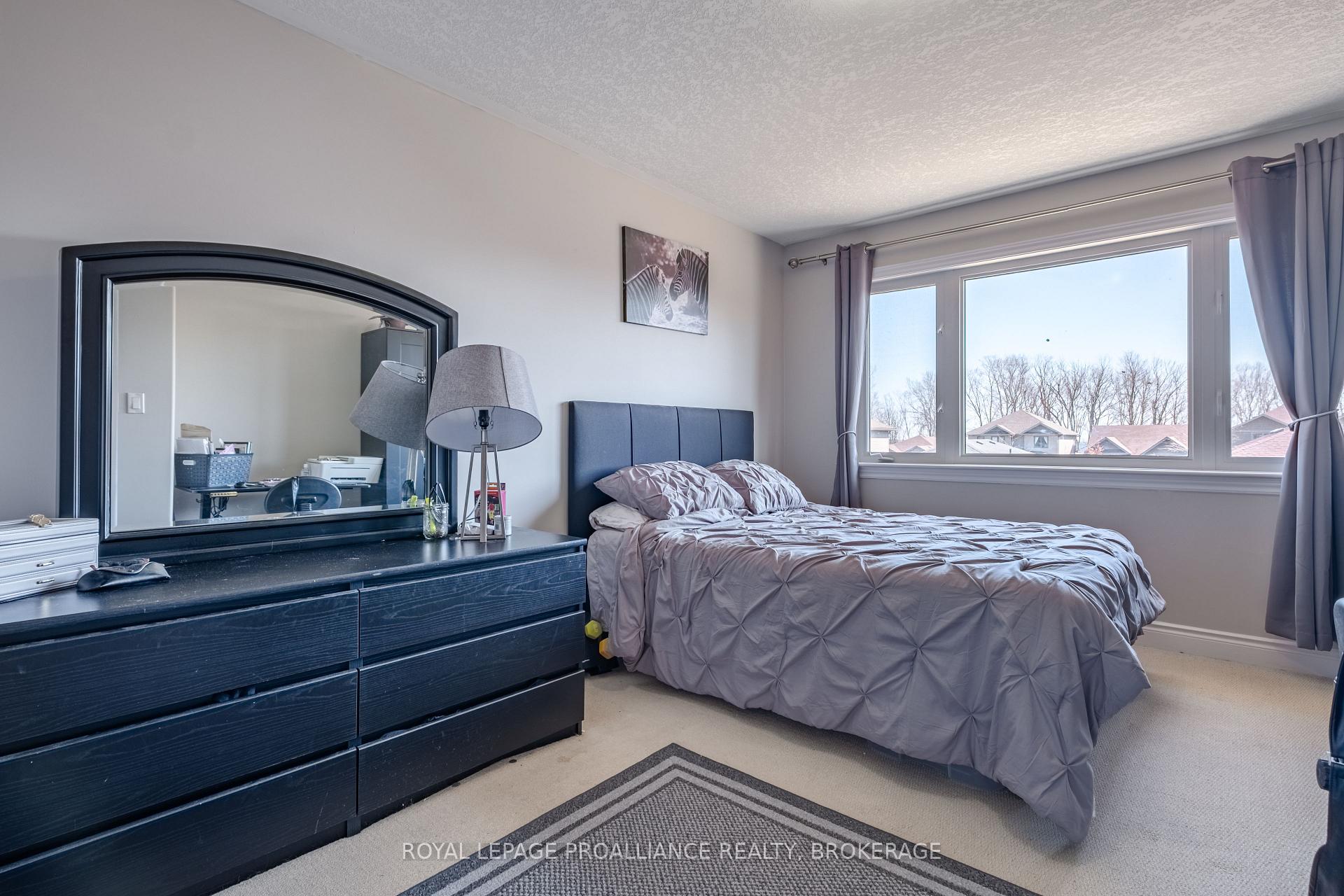 Photo 13 of 142 Islandview Drive, Loyalist, Amherstview — HOMEH