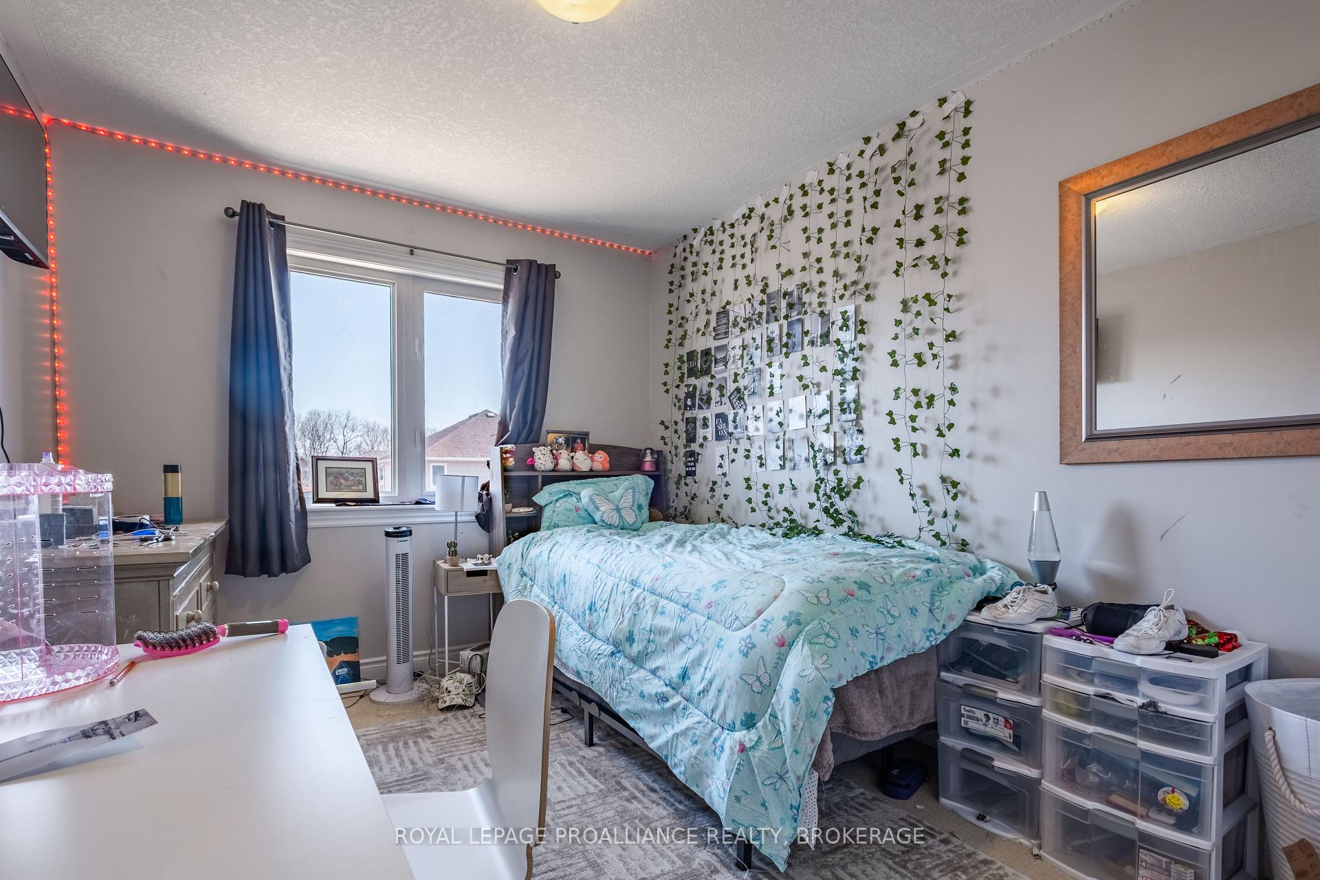 Photo 15 of 142 Islandview Drive, Loyalist, Amherstview — HOMEH
