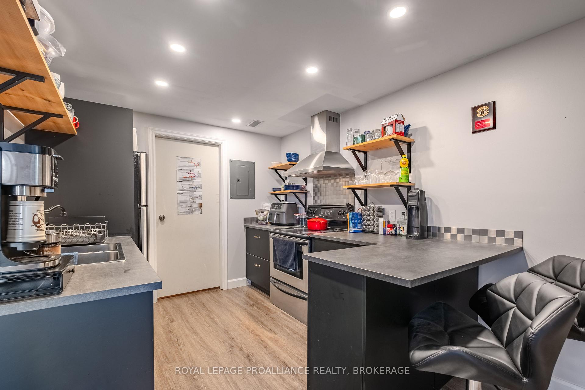 Photo 18 of 142 Islandview Drive, Loyalist, Amherstview — HOMEH