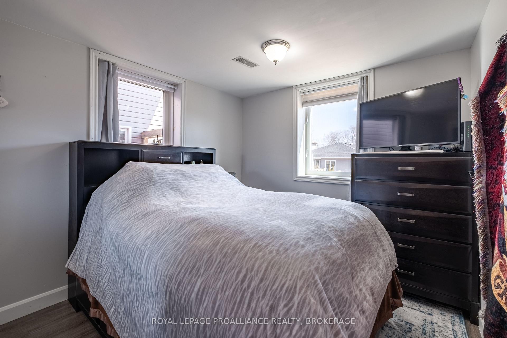 Photo 20 of 142 Islandview Drive, Loyalist, Amherstview — HOMEH