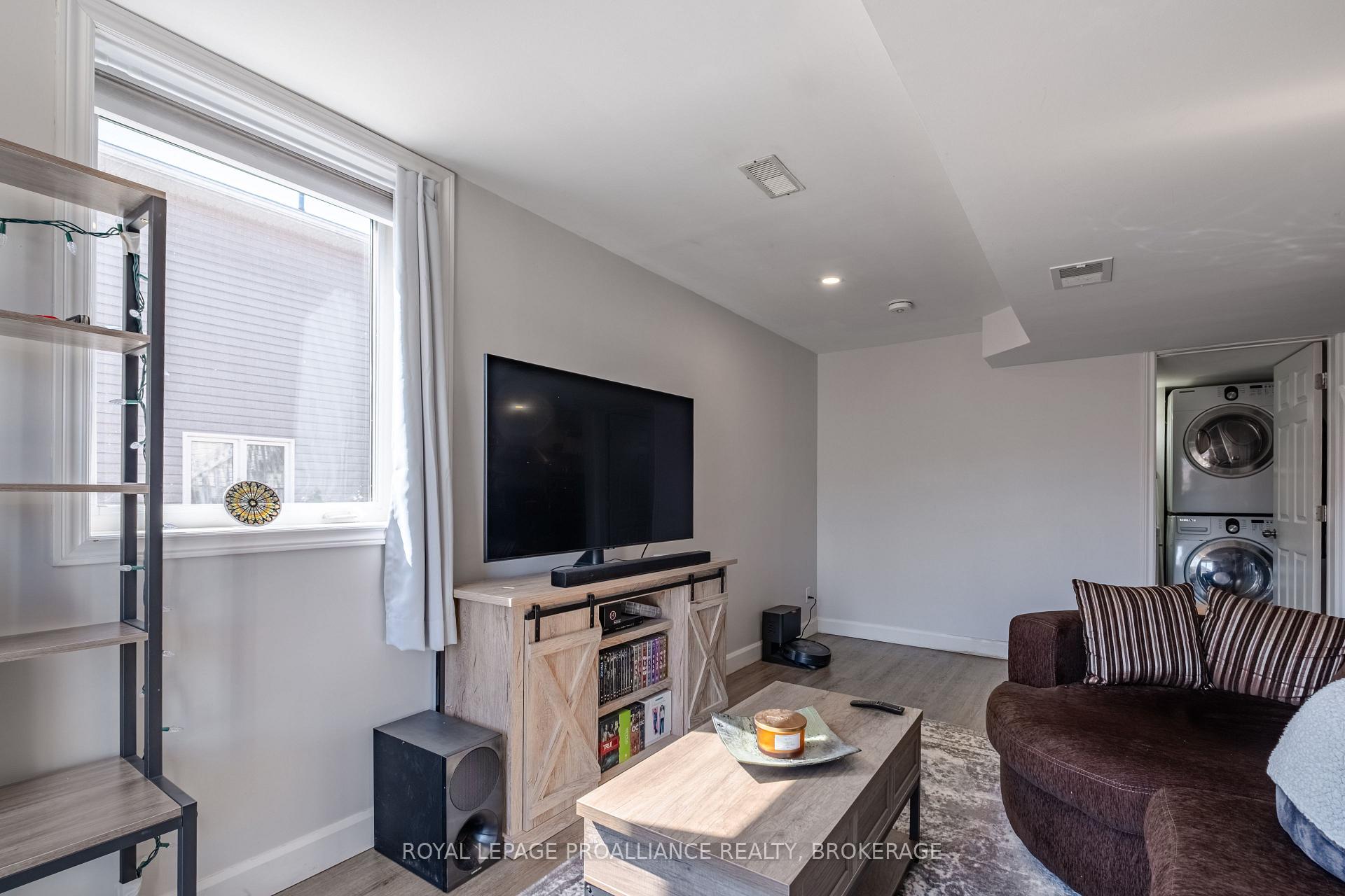 Photo 24 of 142 Islandview Drive, Loyalist, Amherstview — HOMEH