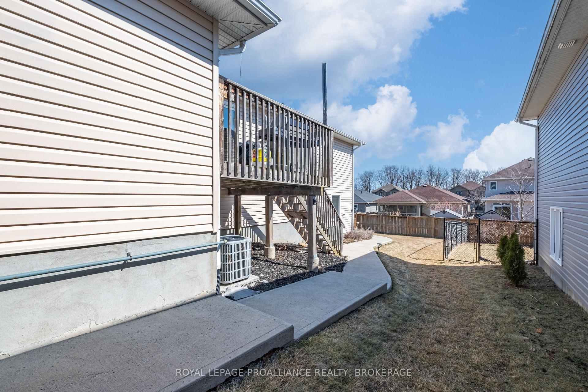 Photo 25 of 142 Islandview Drive, Loyalist, Amherstview — HOMEH