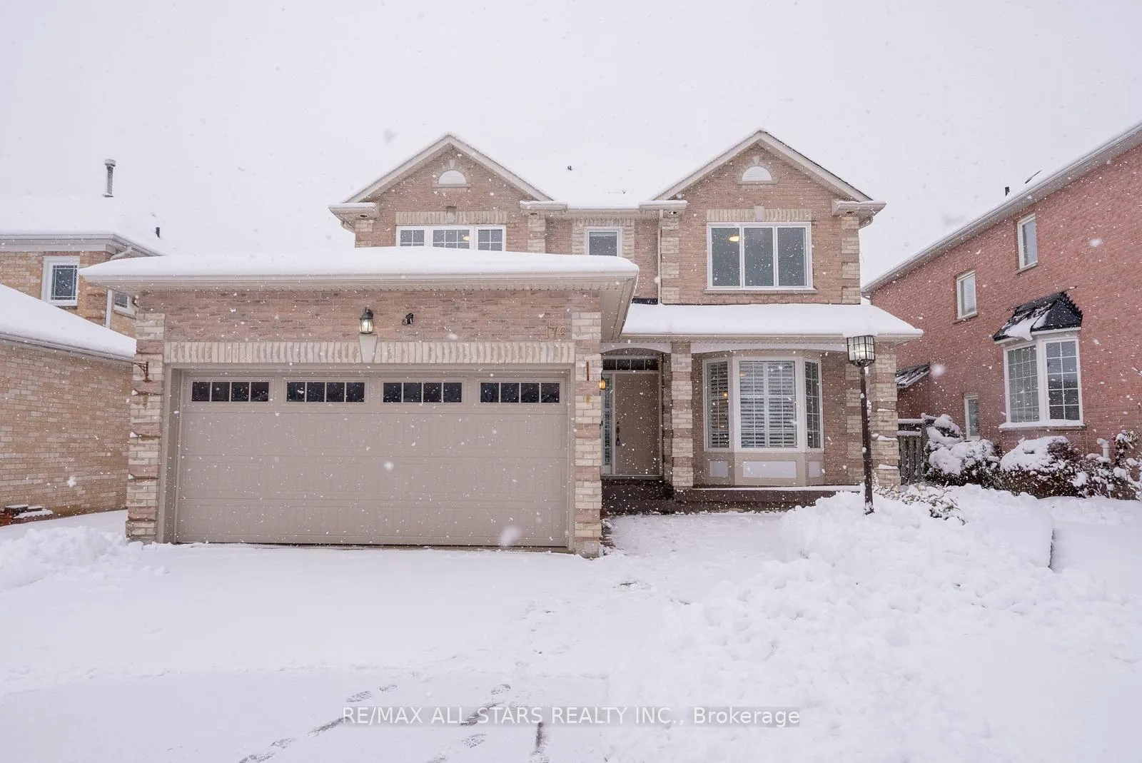 Photo 2 of 176 Manhattan Drive, Markham, Markville — HOMEH