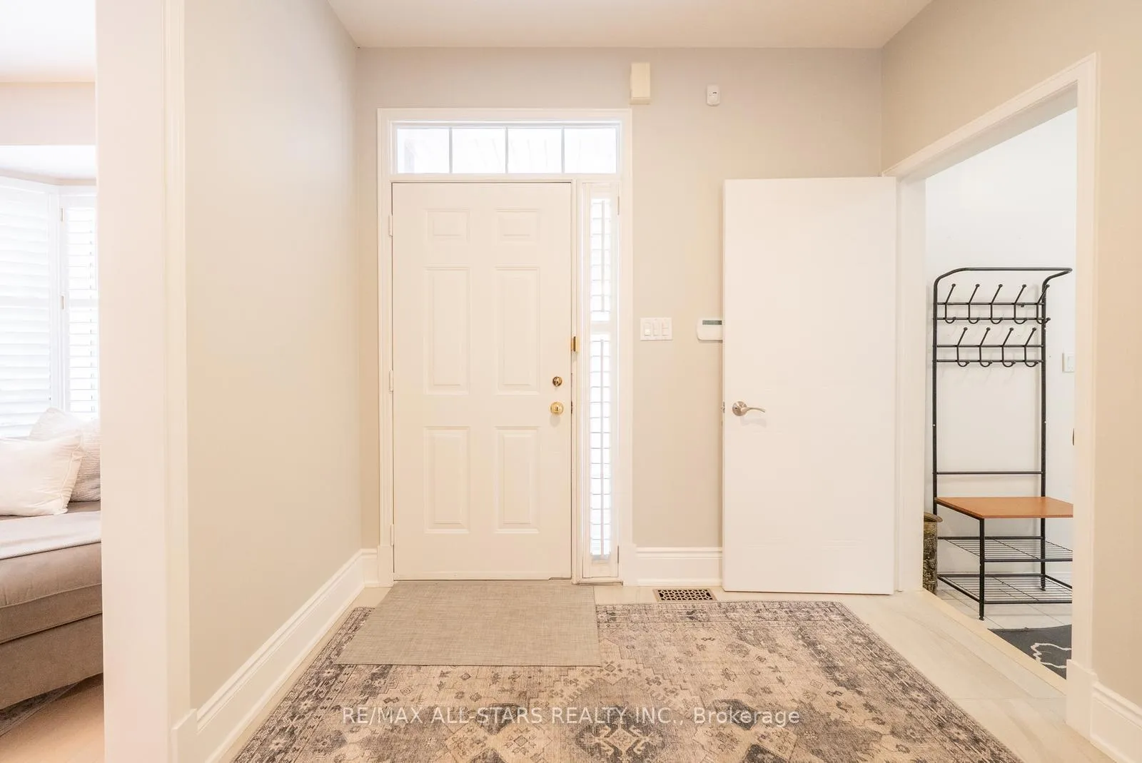 Photo 5 of 176 Manhattan Drive, Markham, Markville — HOMEH