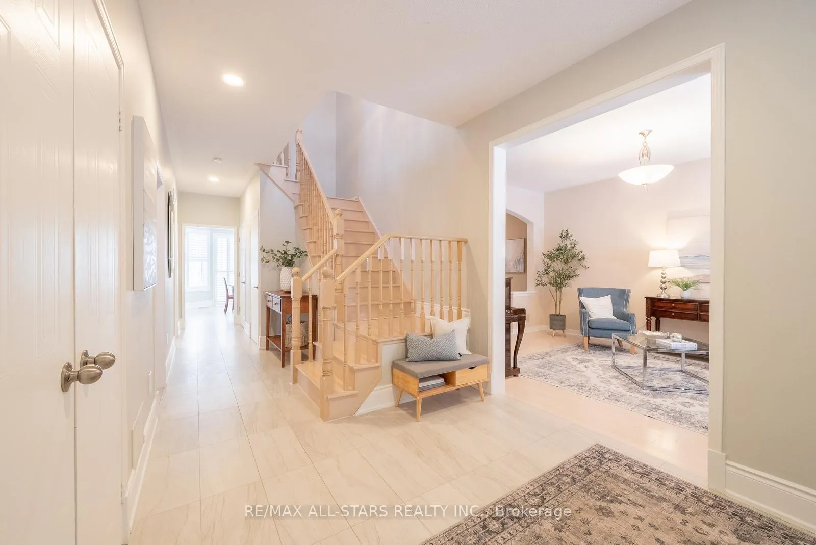 Photo 6 of 176 Manhattan Drive, Markham, Markville — HOMEH