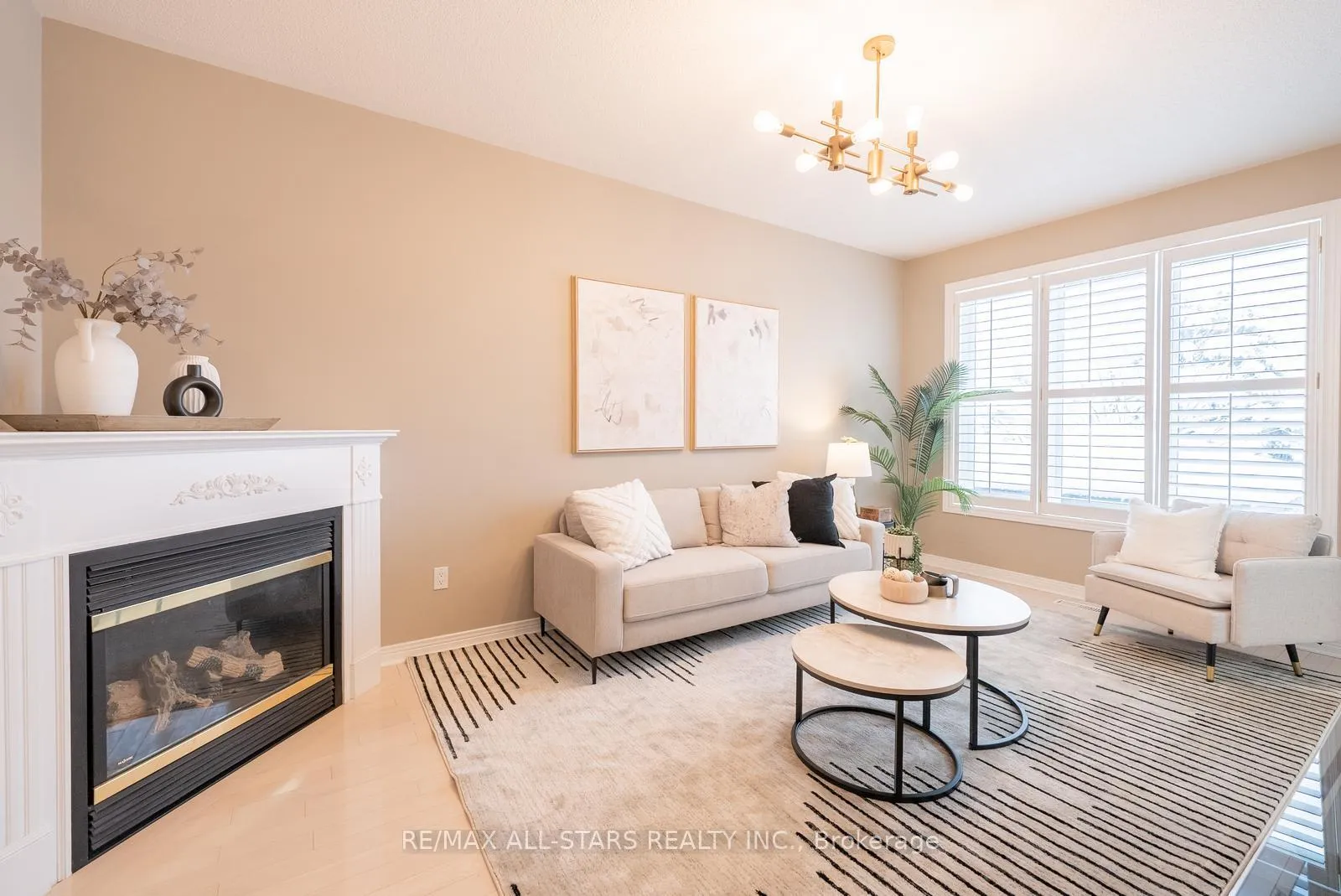 Photo 15 of 176 Manhattan Drive, Markham, Markville — HOMEH