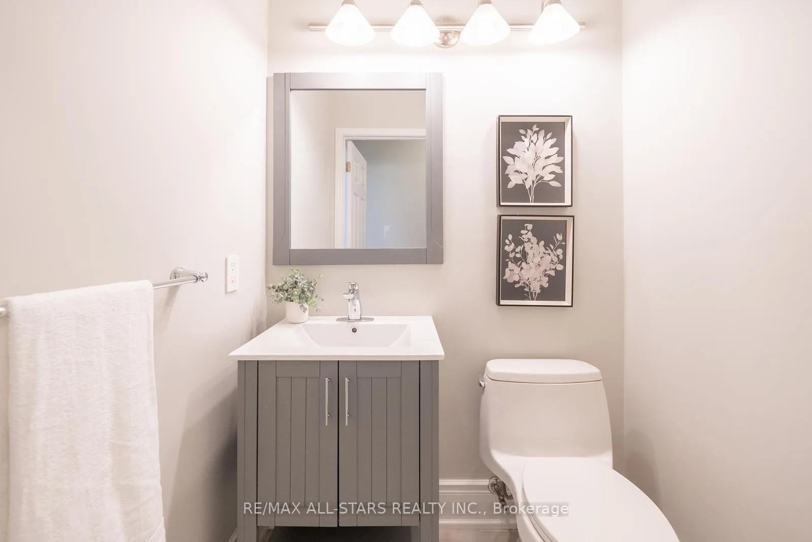Photo 23 of 176 Manhattan Drive, Markham, Markville — HOMEH