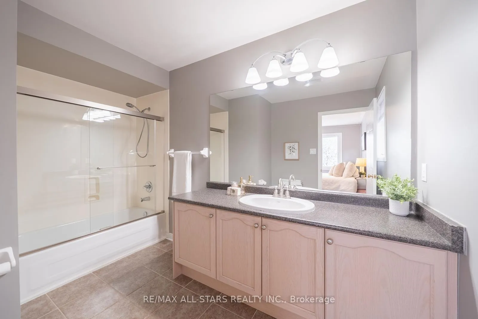 Photo 27 of 176 Manhattan Drive, Markham, Markville — HOMEH