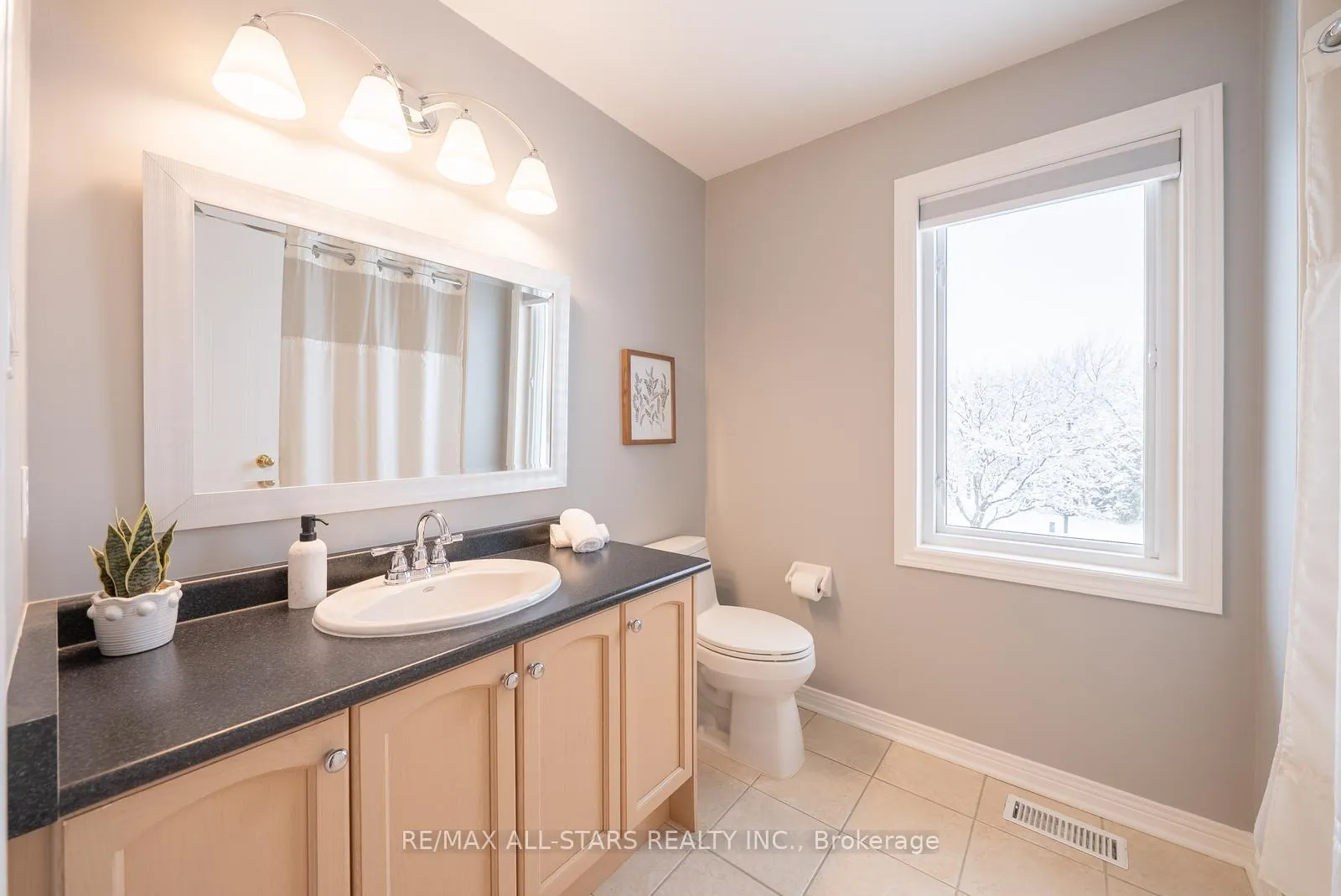 Photo 28 of 176 Manhattan Drive, Markham, Markville — HOMEH