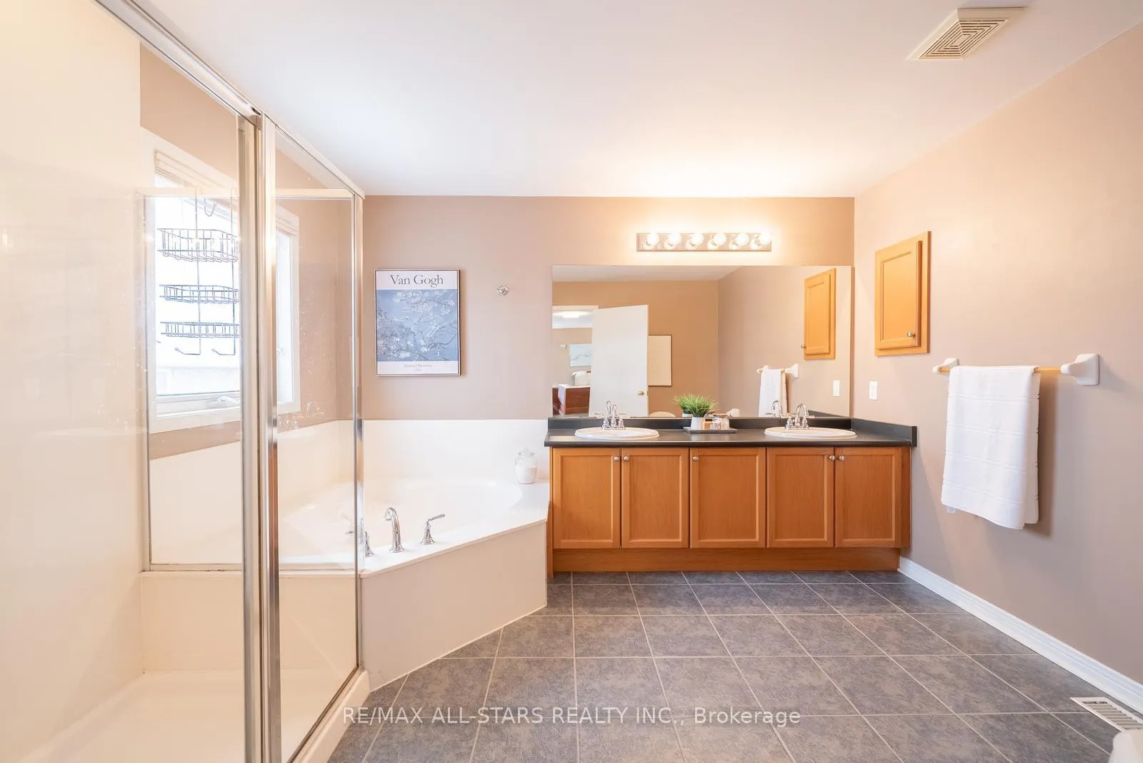 Photo 35 of 176 Manhattan Drive, Markham, Markville — HOMEH