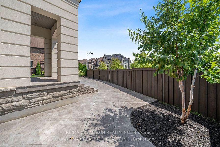 Photo 5 of 23 Cairns Gate, King, King City — HOMEH