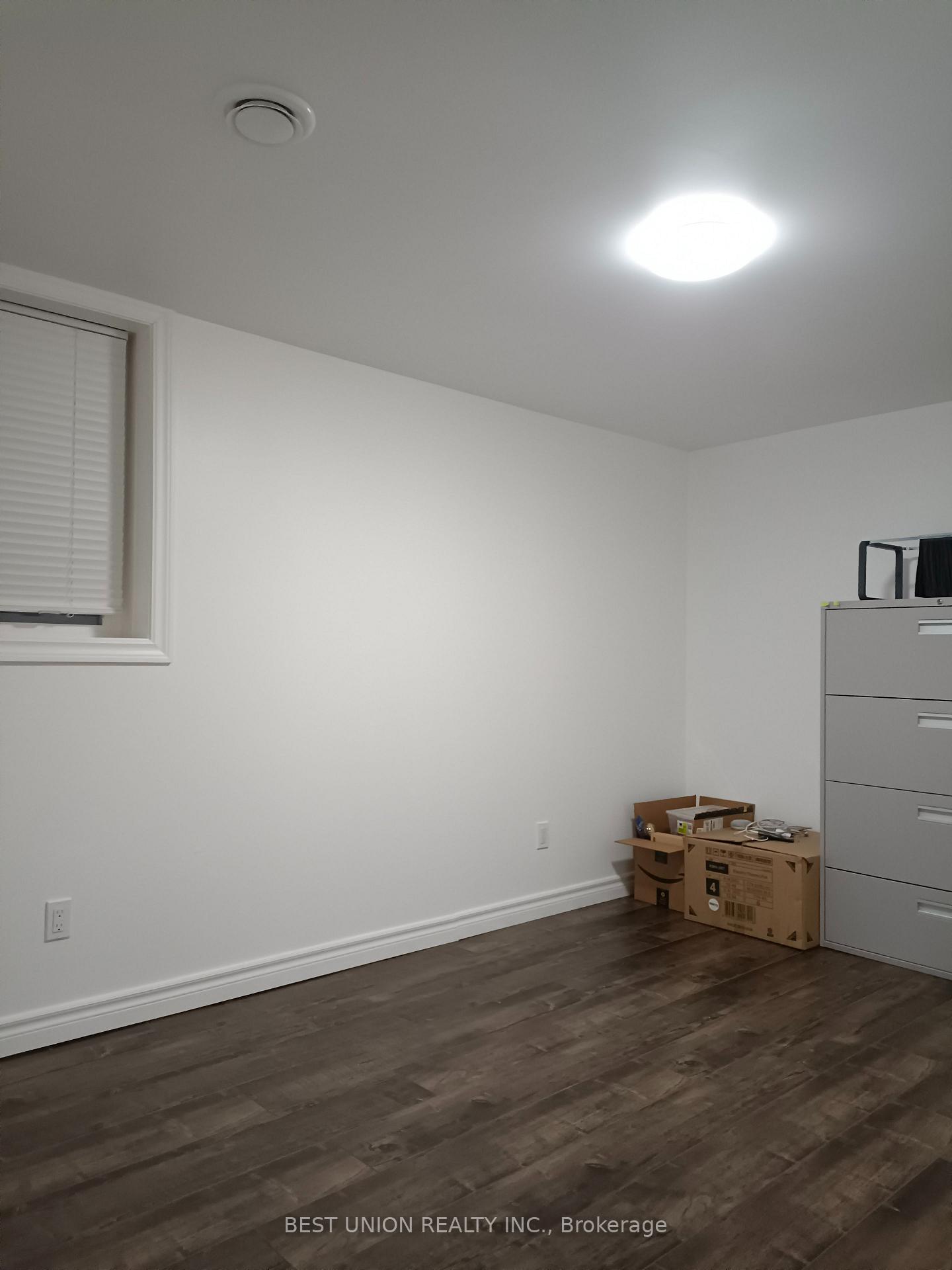 Photo 12 of 549 Glasgow Street, Kitchener, Westmount - Kitchener — HOMEH