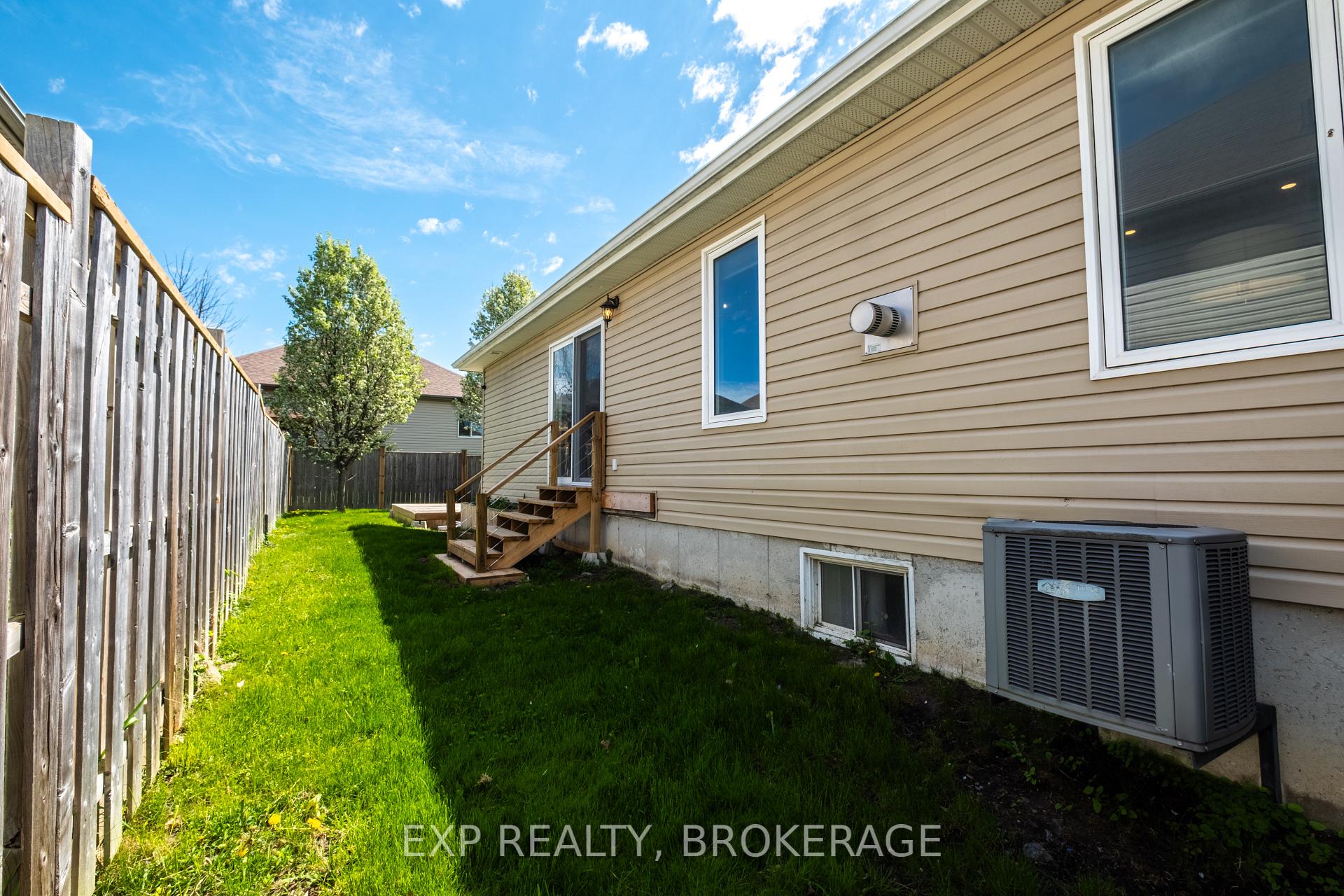 Photo 3 of 176 Somerset Drive, Loyalist, Bath — HOMEH