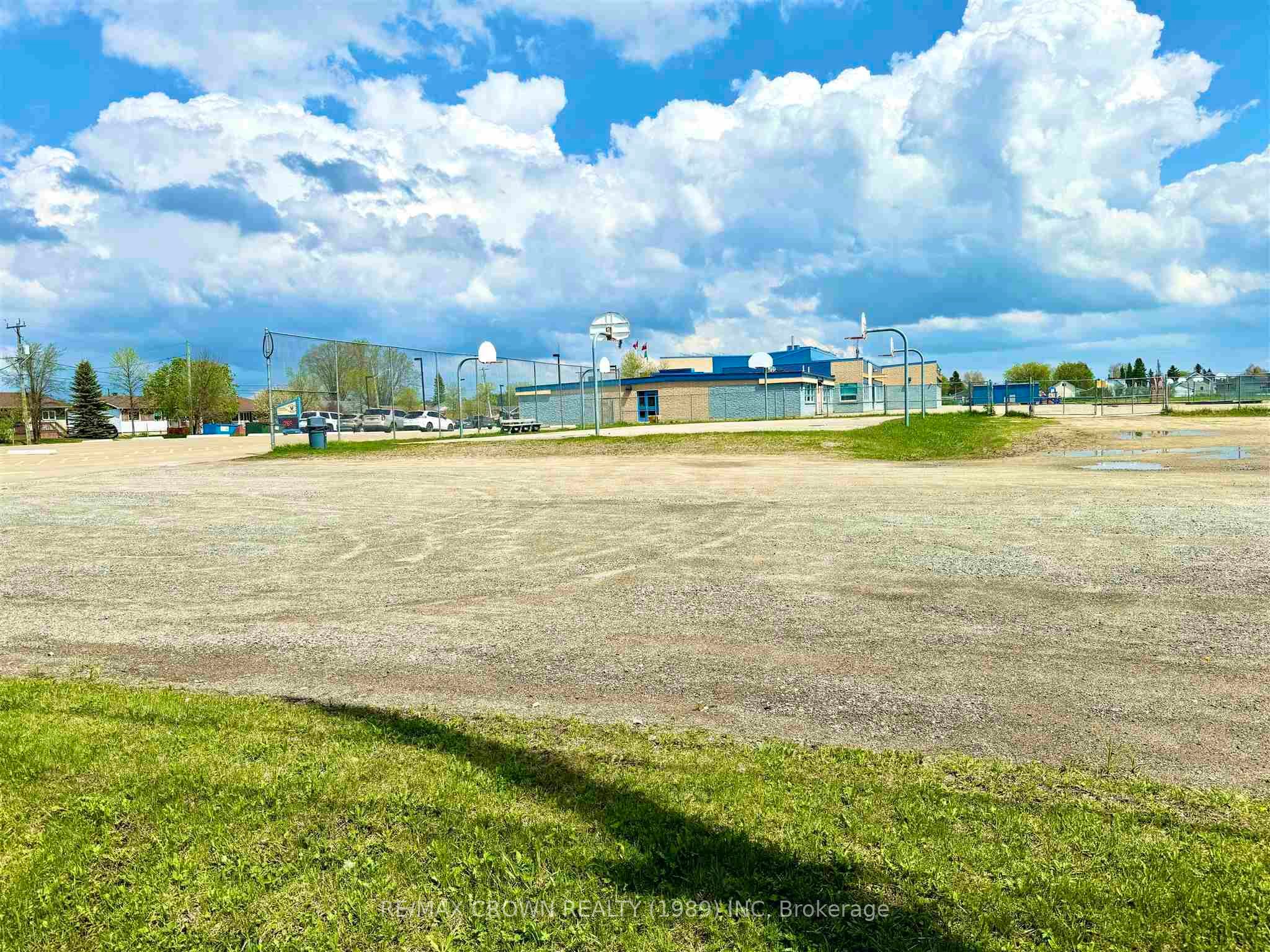 Photo 5 of 19 Balsam Avenue, Kapuskasing — HOMEH