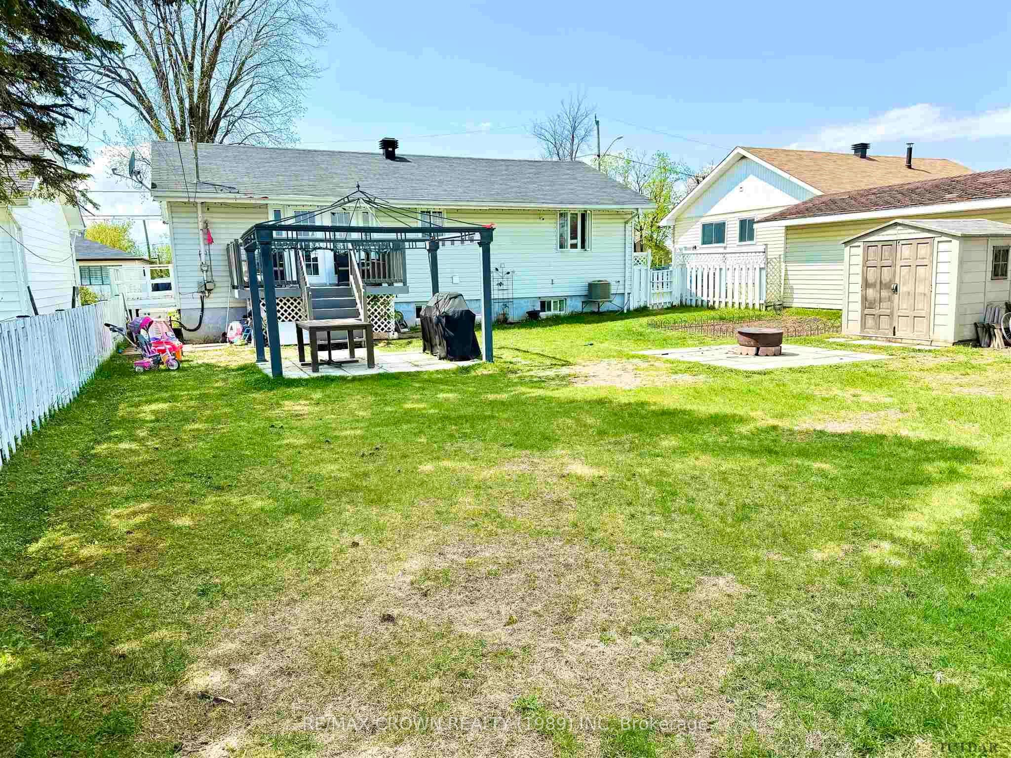 Photo 6 of 19 Balsam Avenue, Kapuskasing — HOMEH