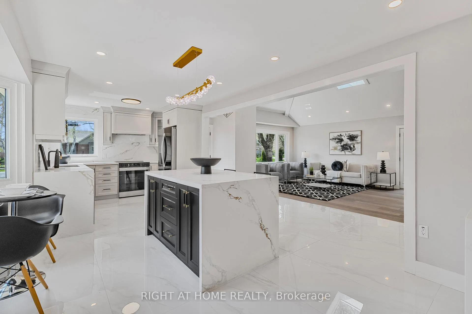 Photo 5 of Unit UPPER, 347 Mapledene Drive, Hamilton, Ancaster — HOMEH