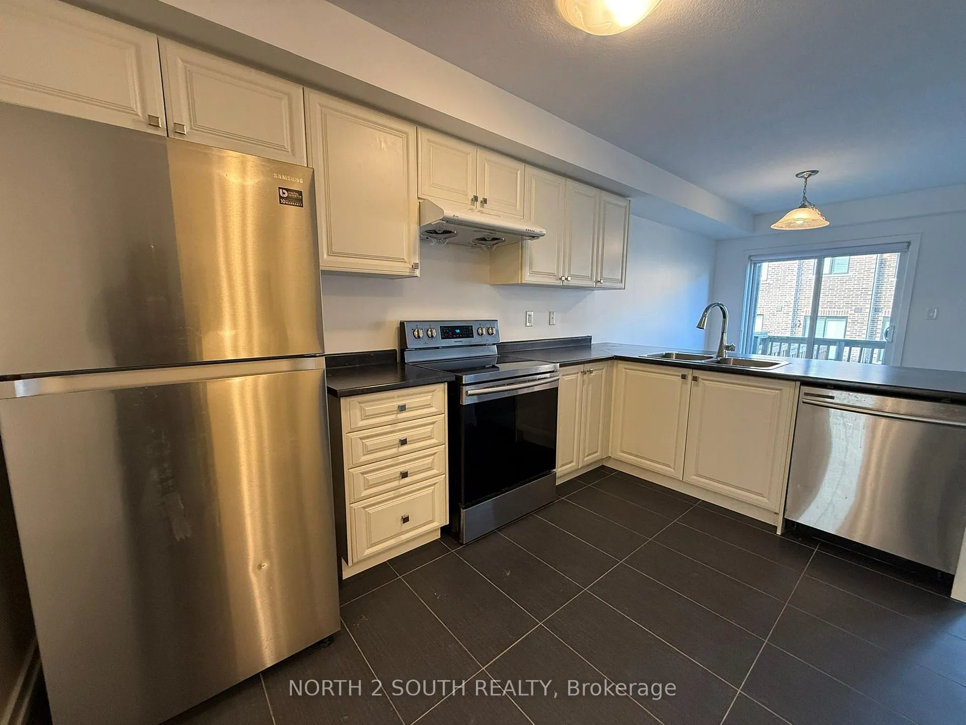 Photo 3 of 6 Bradshaw Drive, Hamilton, Stoney Creek Mountain — HOMEH