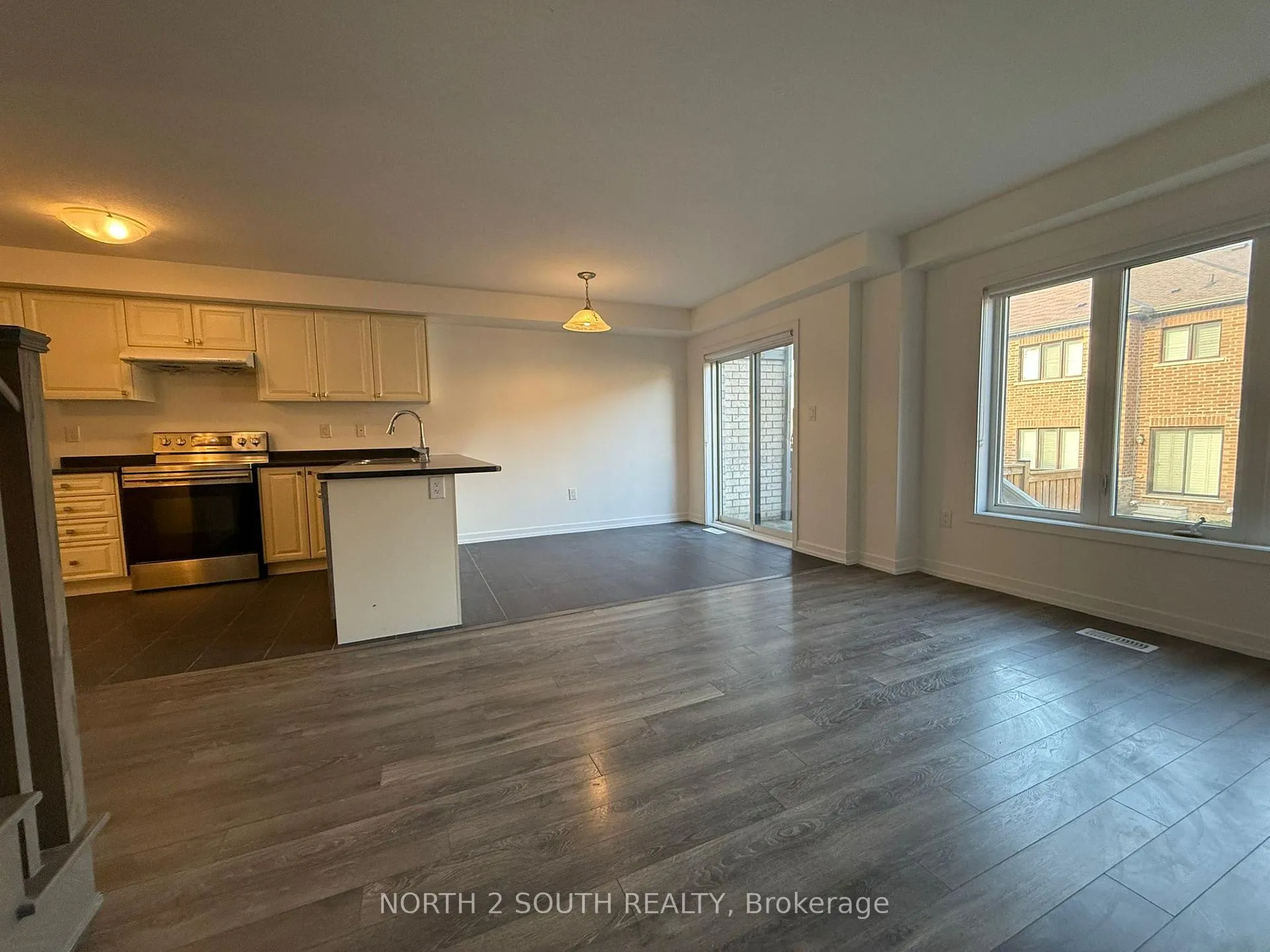 Photo 7 of 6 Bradshaw Drive, Hamilton, Stoney Creek Mountain — HOMEH