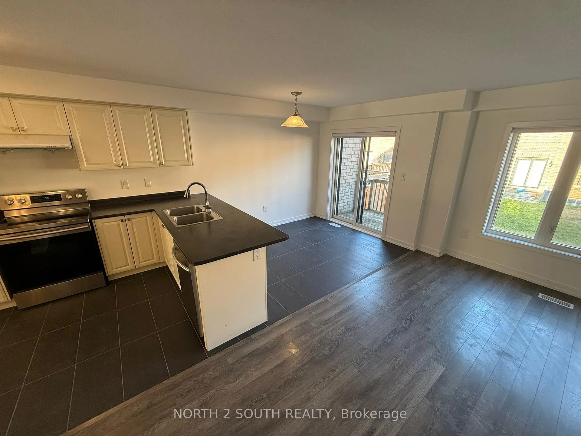 Photo 9 of 6 Bradshaw Drive, Hamilton, Stoney Creek Mountain — HOMEH